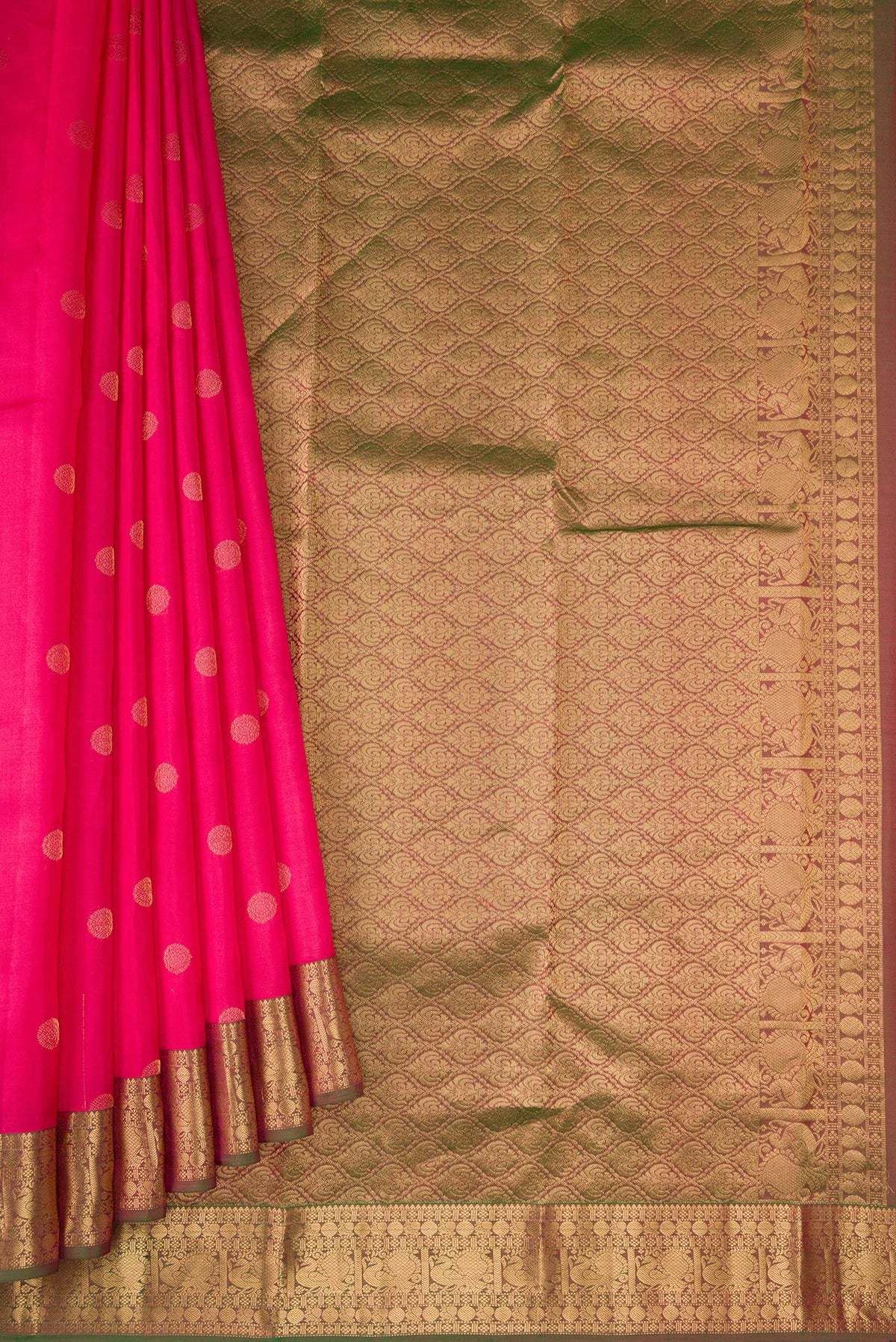 Pleats and pallu of Pink Dual Tone Kanchipuram Silk Saree with Zari Butta on the body and Zari Border. 