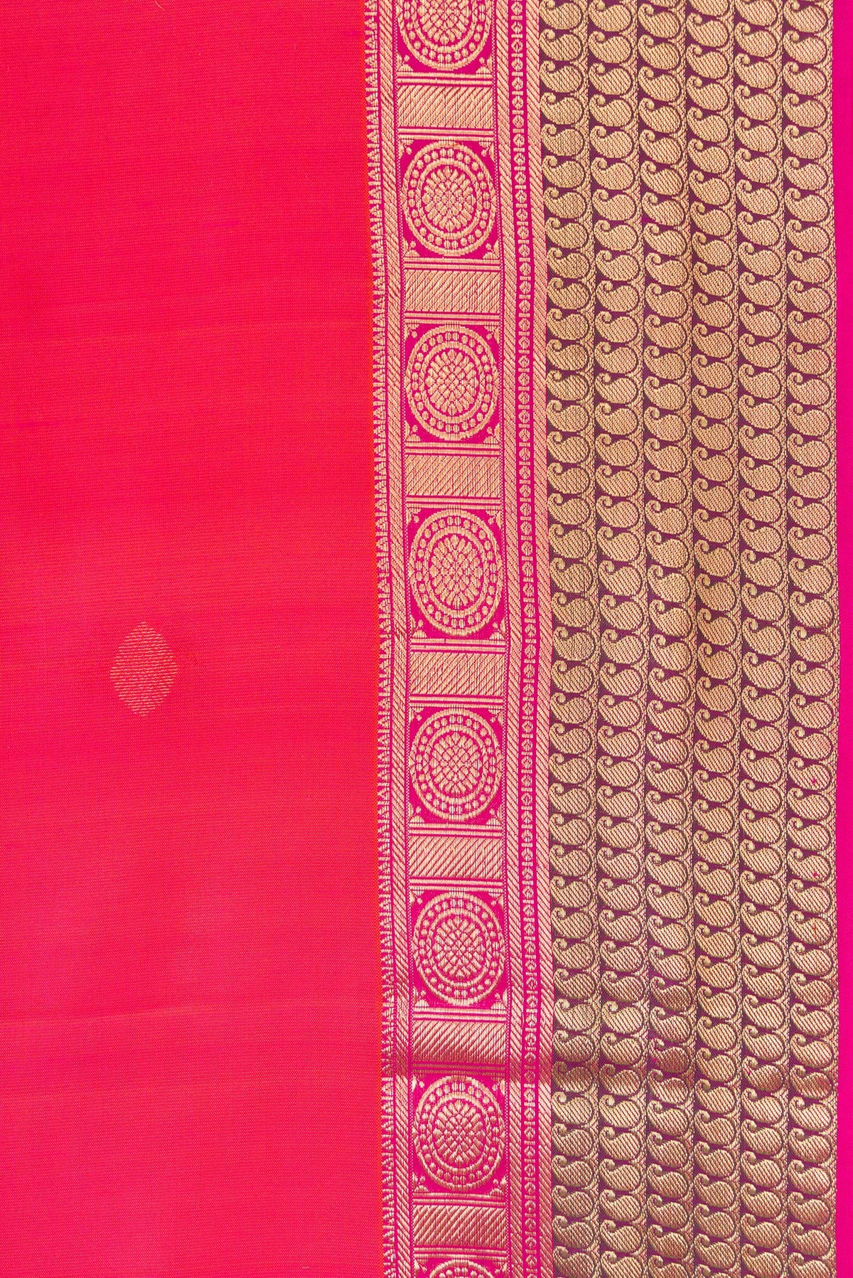 Border image of Pink Dual Tone Kanchipuram Silk Saree with Zari Butta on the body and Zari Border. 
