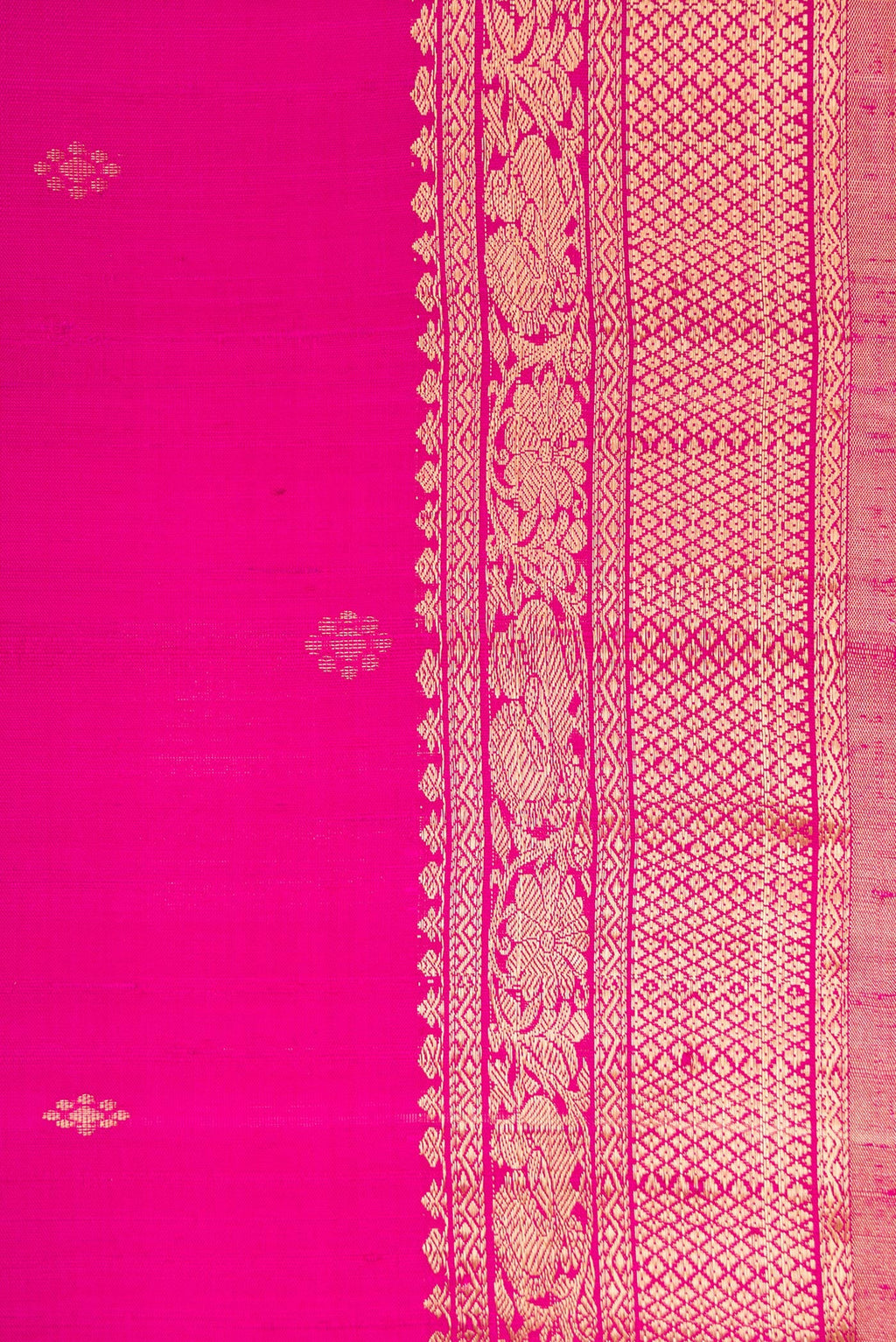 Border image of Magenta Dual Tone Raw Silk Saree with Zari Butta on the body and Zari Border. 