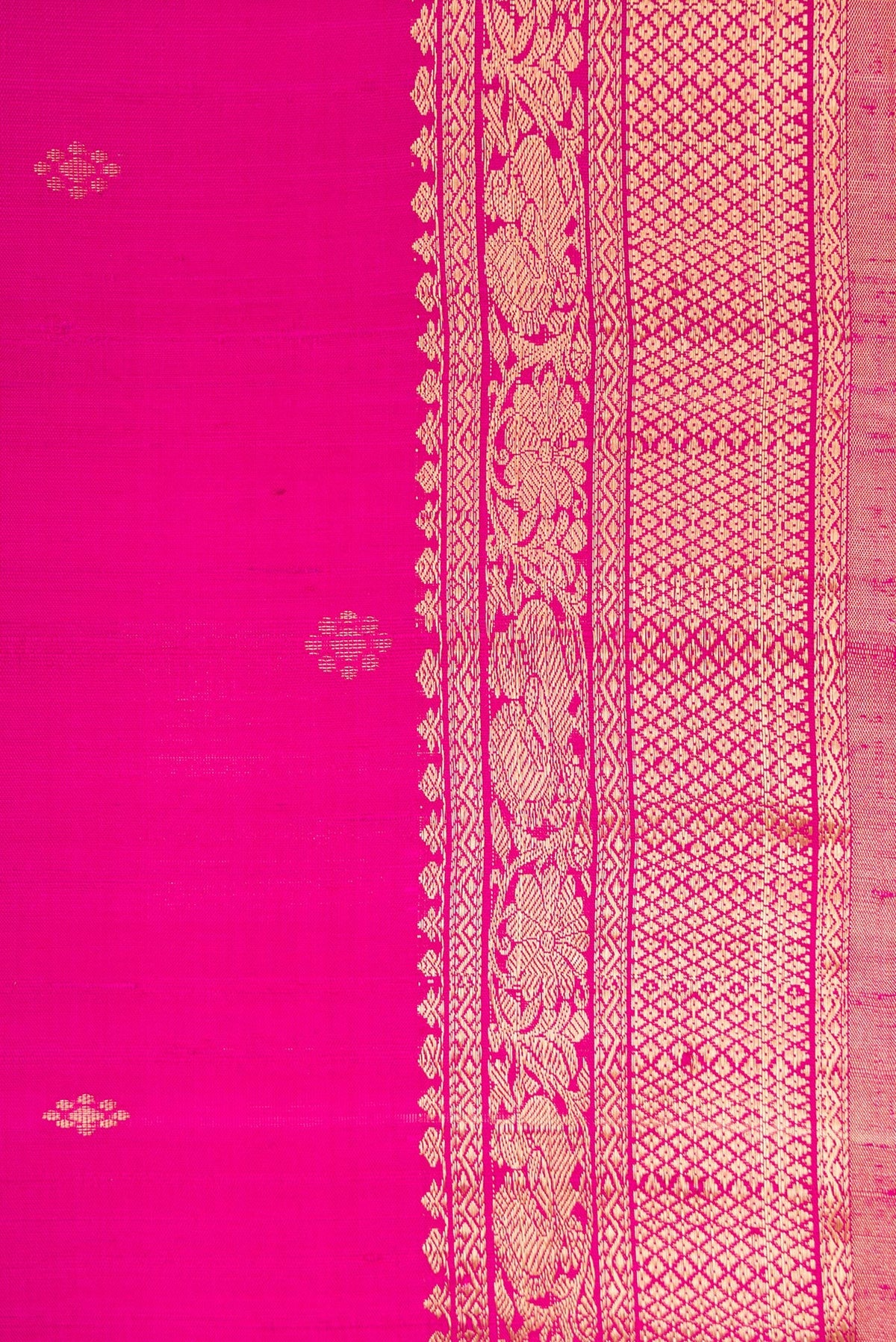Border image of Magenta Dual Tone Raw Silk Saree with Zari Butta on the body and Zari Border. 