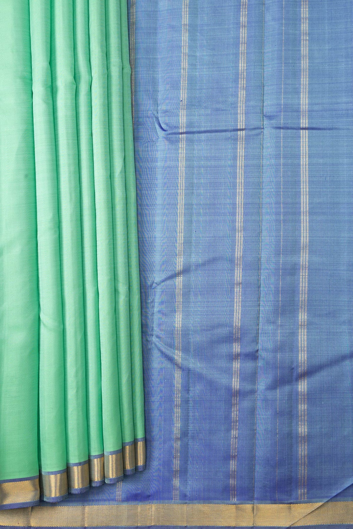 Pleats and pallu of Sea Green Dual Tone Kanjivaram Silk Saree with Plain Body and Zari Border. 