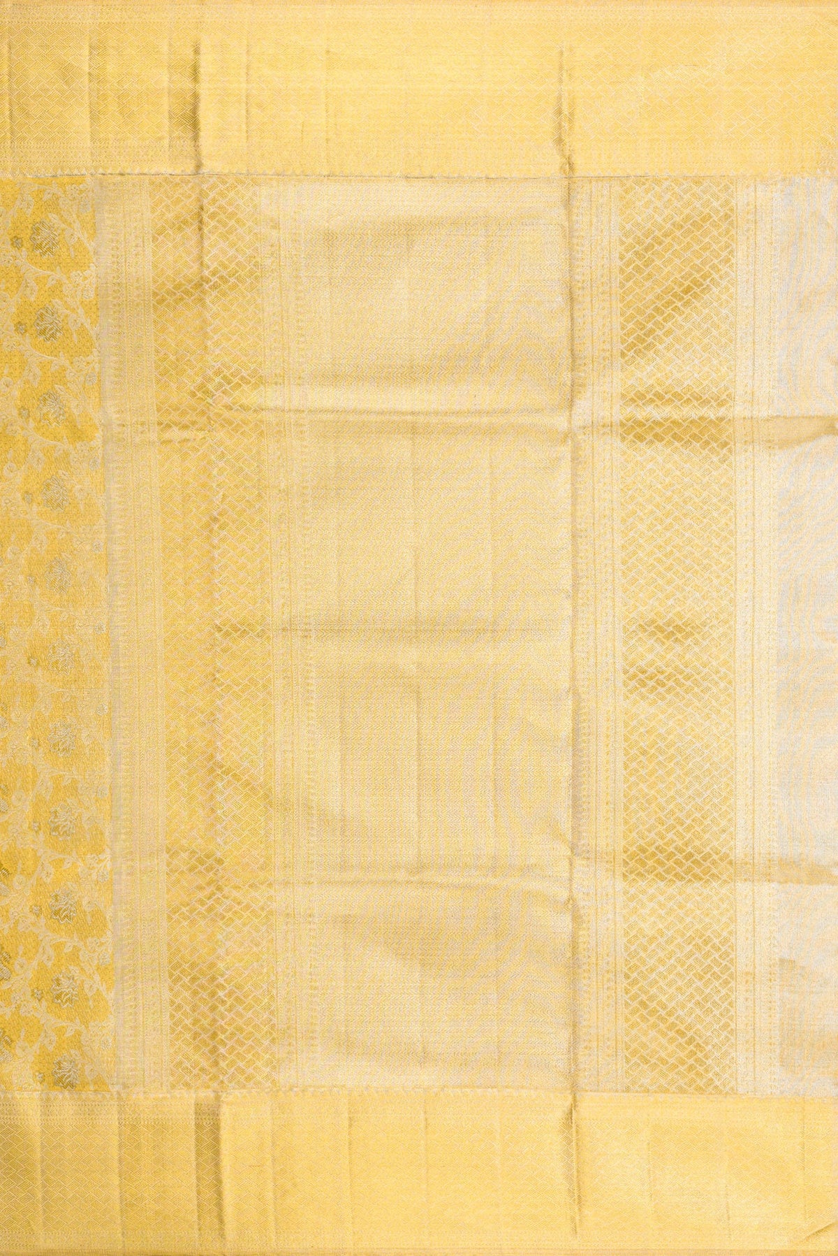 Close up image of the pallu of Gold Dual Tone Kanjivaram Tissue Silk Saree with Zari Brocade on the body and Zari Border. 