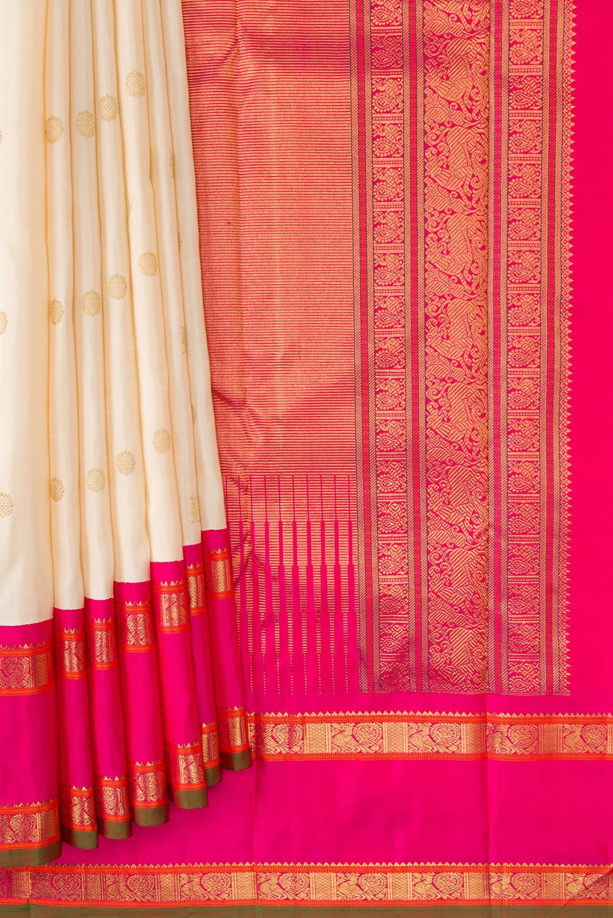 Pleats and pallu of Pure Silk Pure Zari Off White Dual Tone Kanjivaram Saree with Zari Butta on the body and Zari Border. 