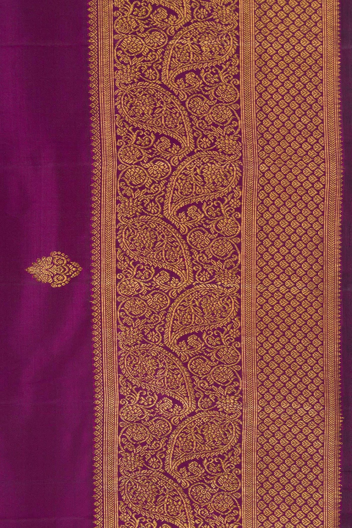 Border image of Purple Dual Tone Kanjivaram Silk Saree with Zari Butta on the body and Zari Border. 