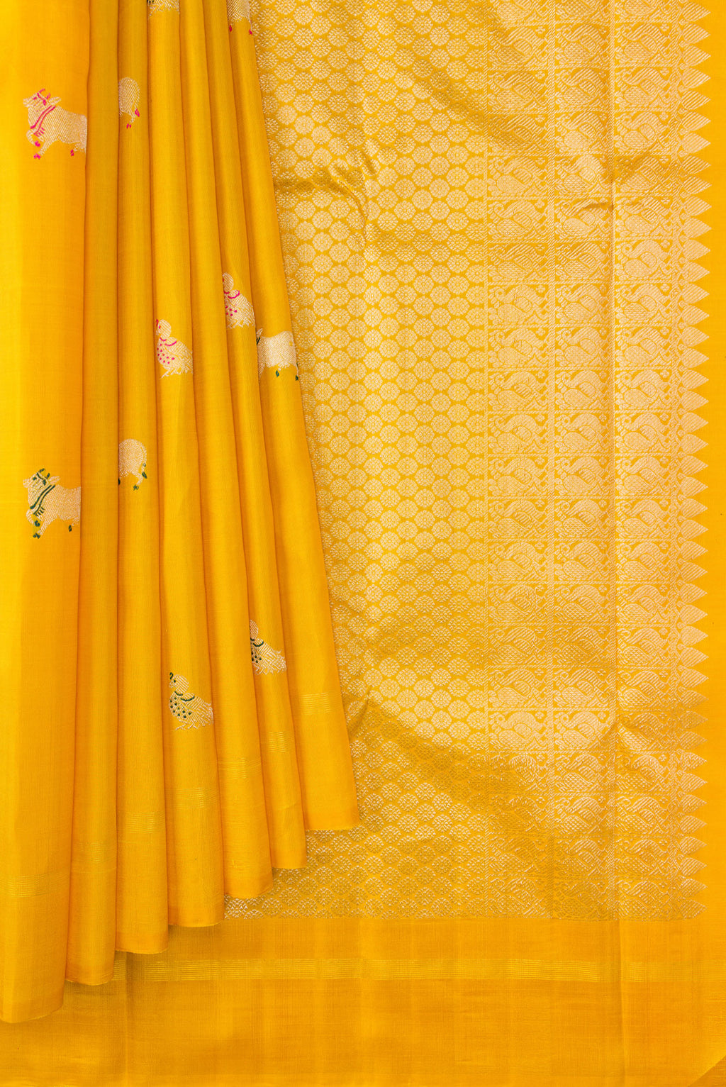 Pleats and pallu of Yellow Kanjivaram Silk Saree with Zari And Thread Butta on the body and Thin Zari Line. 