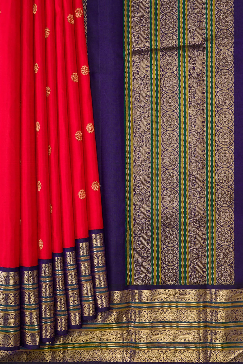 Pleats and pallu of Red Dual Tone Kanjivaram Silk Saree with Zari Butta on the body and Zari Border. 