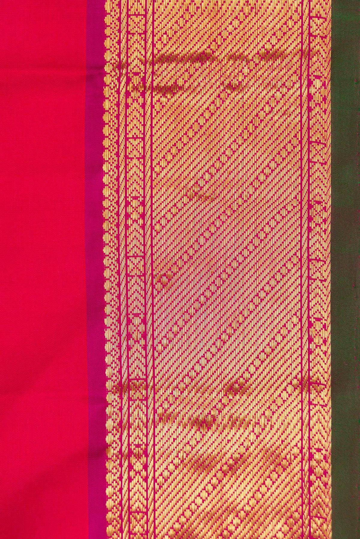 Border image of Pure Silk Pure Zari Dark Pink Dual Tone Kanchipuram Saree with Plain Body and Zari Border. 
