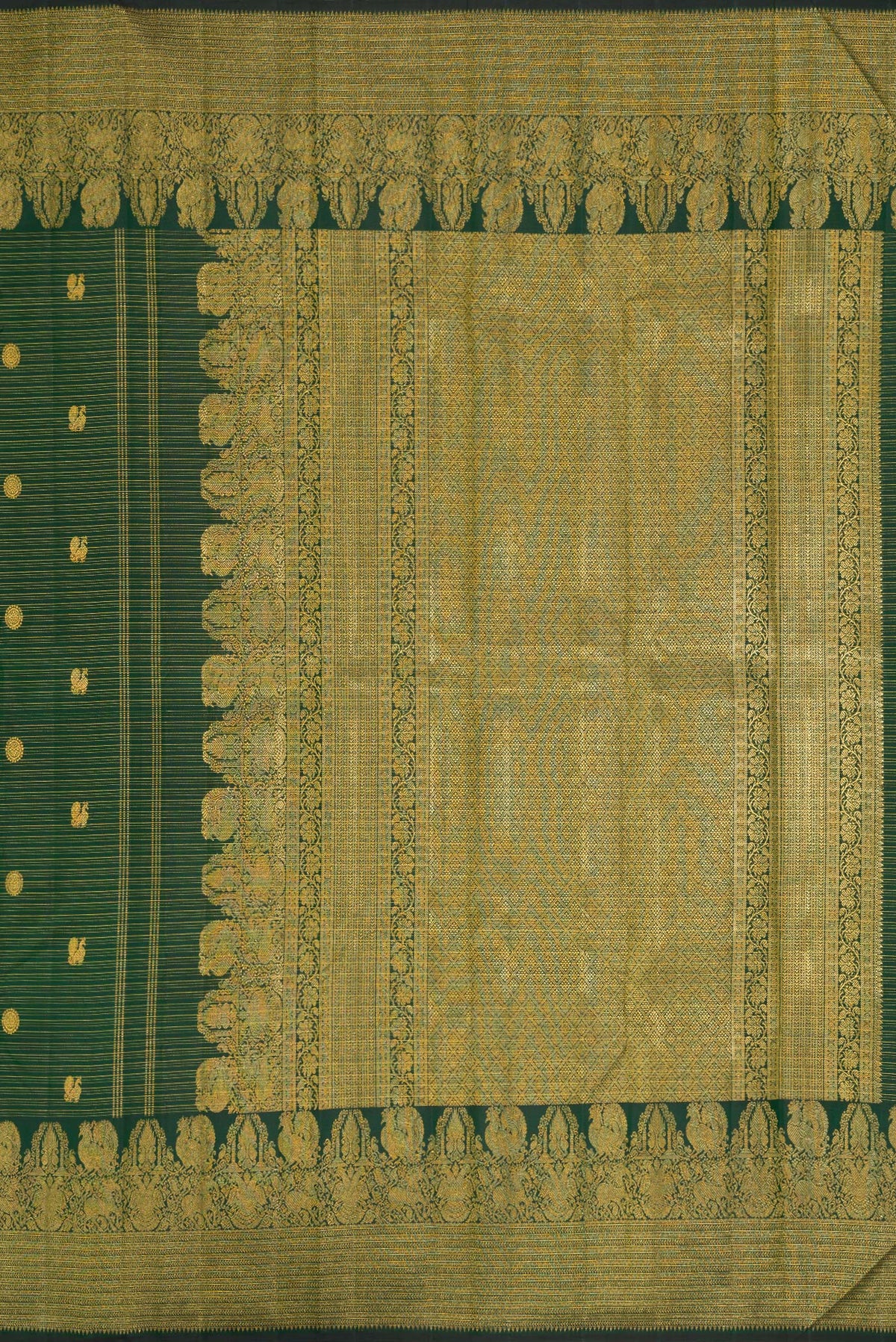 Close up image of the pallu of Green Dual Tone Kanchipuram Silk Saree with Zari Butta on the body and Zari Border. 