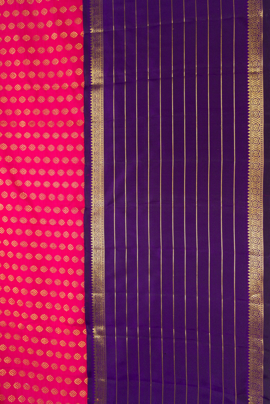 Border image of Pink Dual Tone Kanchipuram Silk Saree with Zari Butta on the body and Zari Border. 