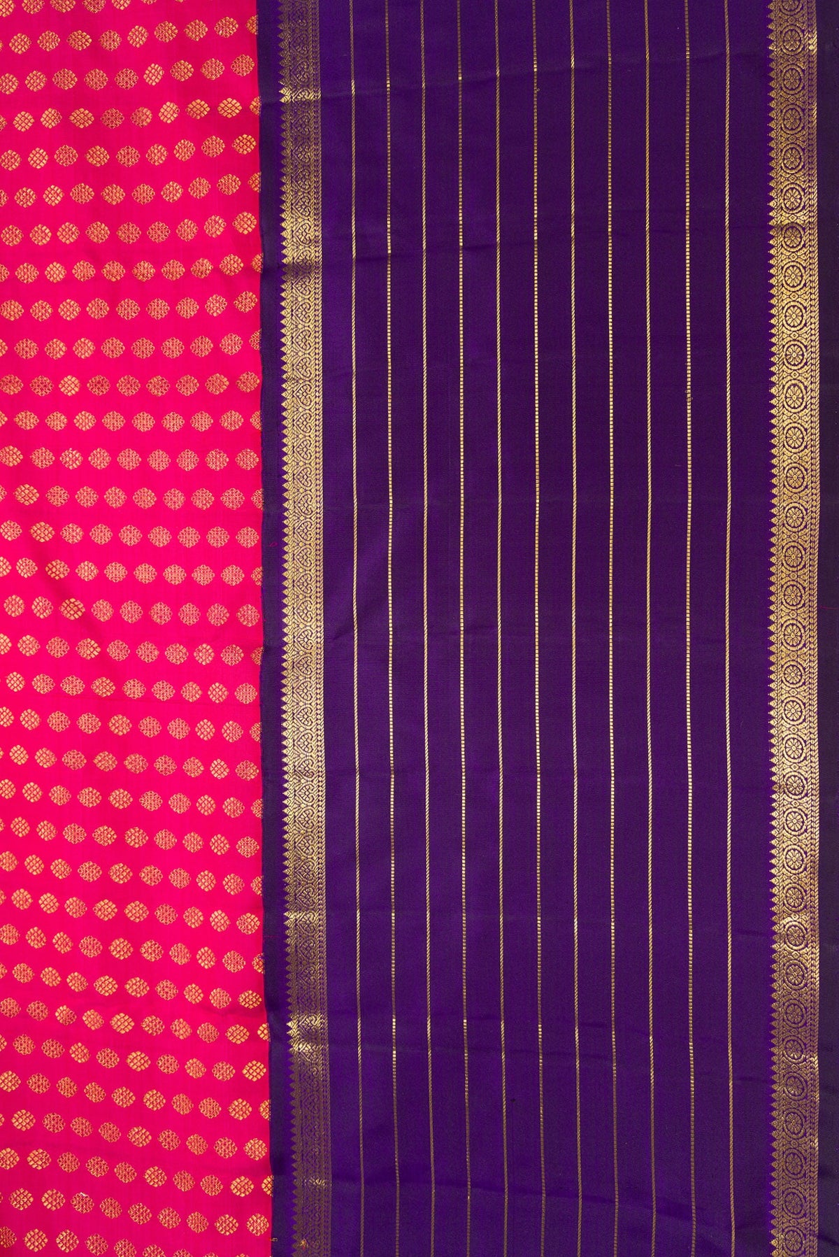Border image of Pink Dual Tone Kanchipuram Silk Saree with Zari Butta on the body and Zari Border. 