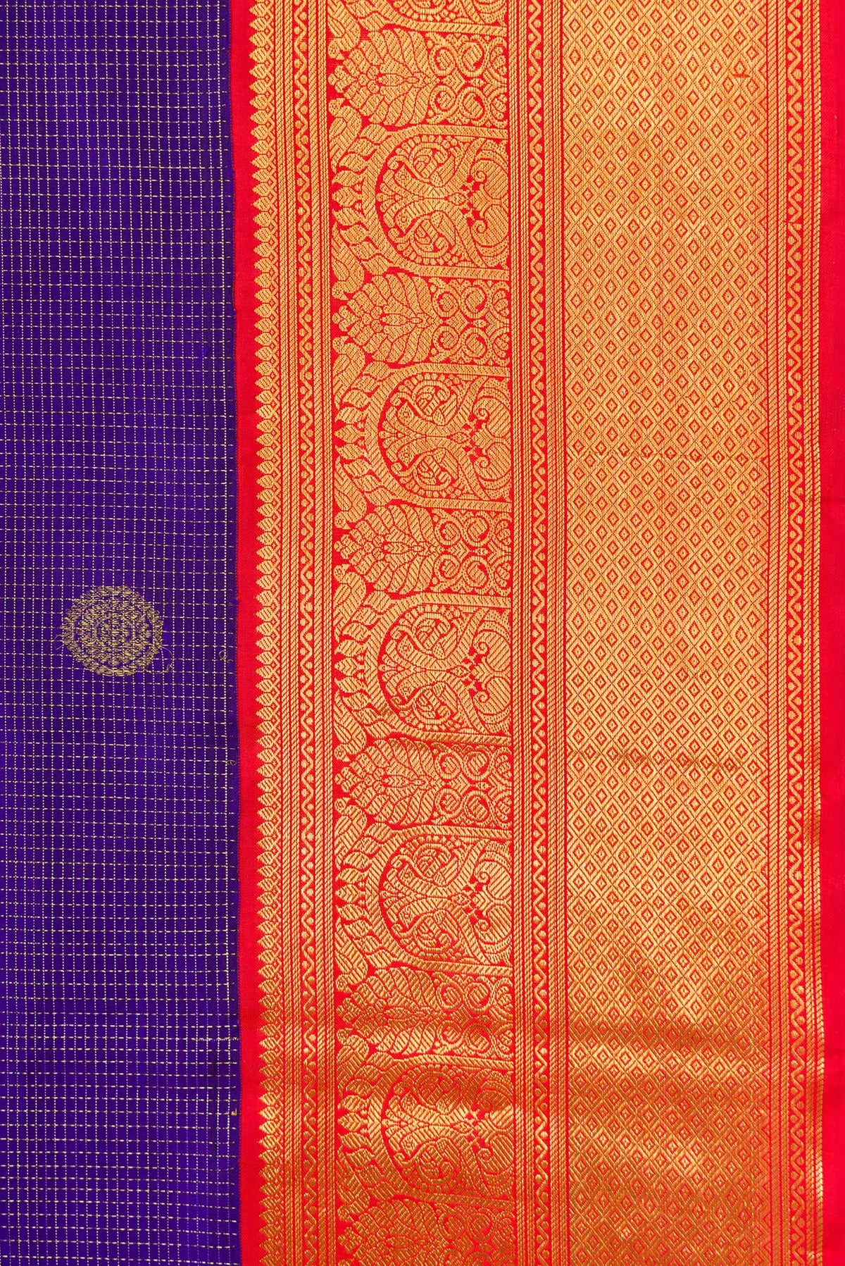 Border image of Royal Blue Dual Tone Kanchipuram Silk Saree with Checked design on the body and Zari Border. 
