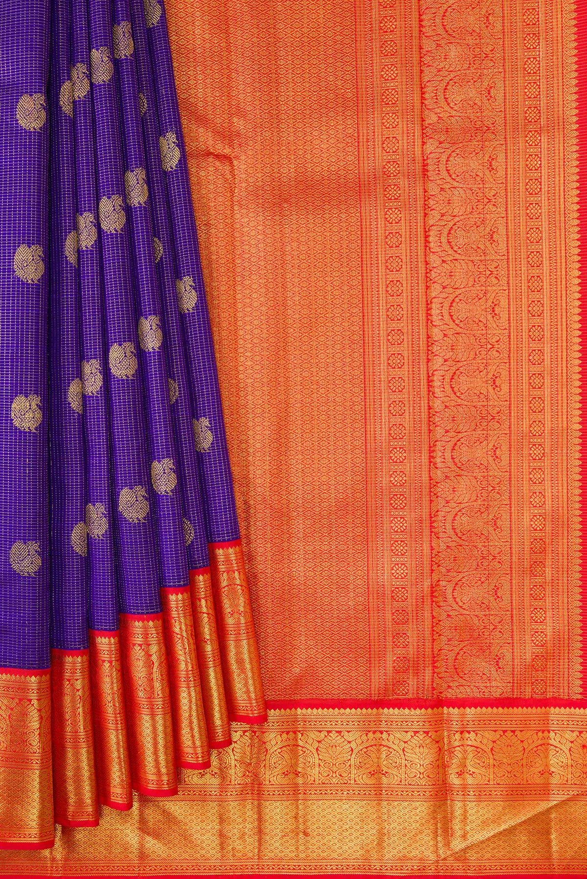 Pleats and pallu of Royal Blue Dual Tone Kanchipuram Silk Saree with Checked design on the body and Zari Border. 