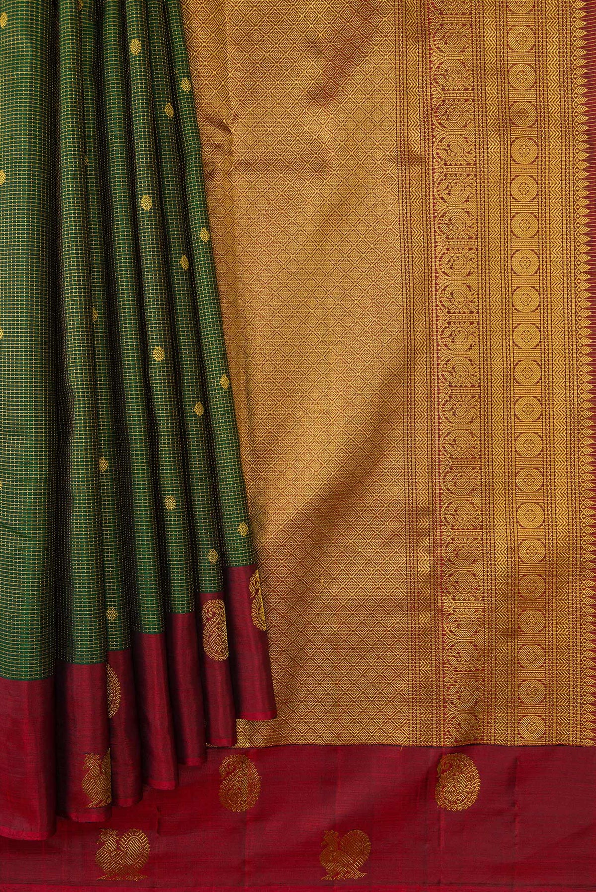Pleats and pallu of Bottle Green Dual Tone Kanjivaram Silk Saree with Checked design on the body and Fancy Border. 