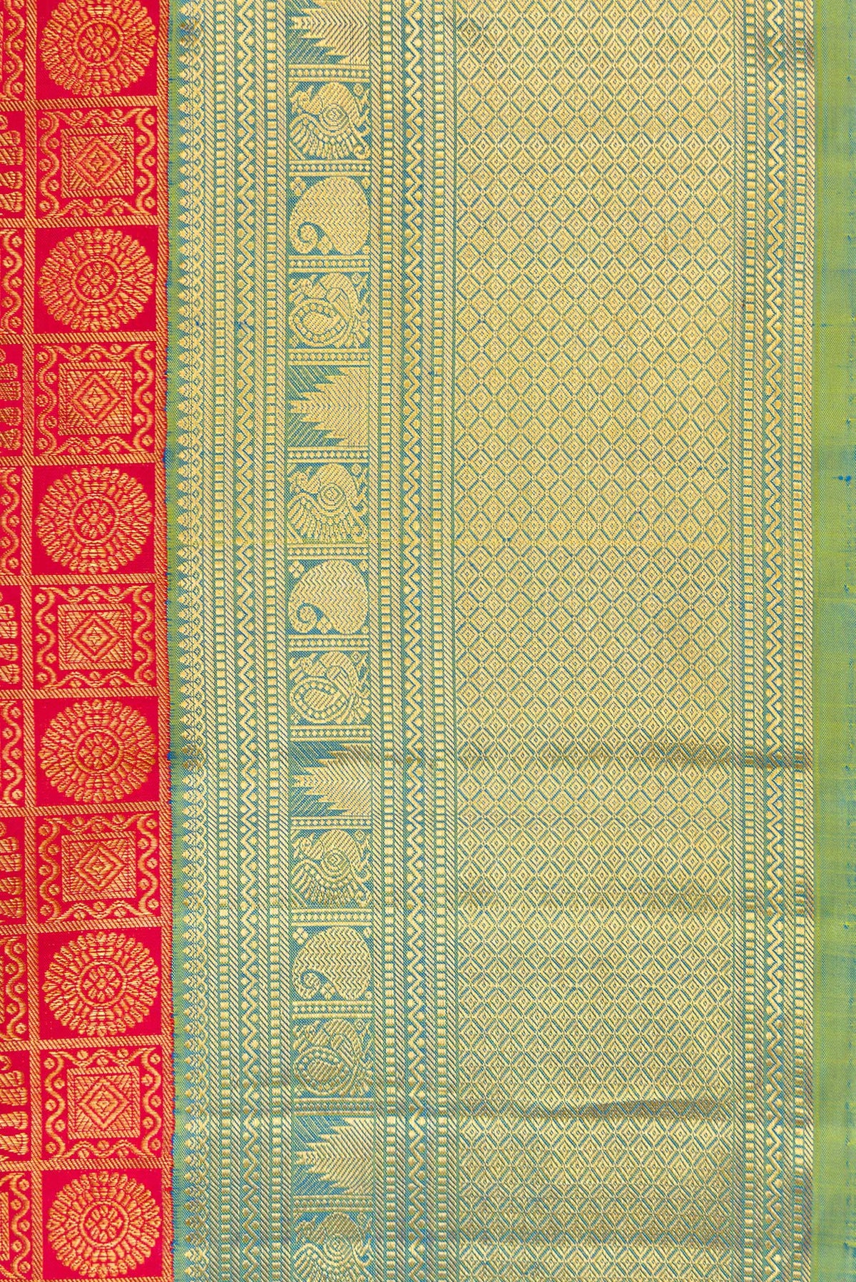 Border image of Dark Pink Dual Tone Kanchipuram Silk Saree with Zari Brocade on the body and Zari Border. 