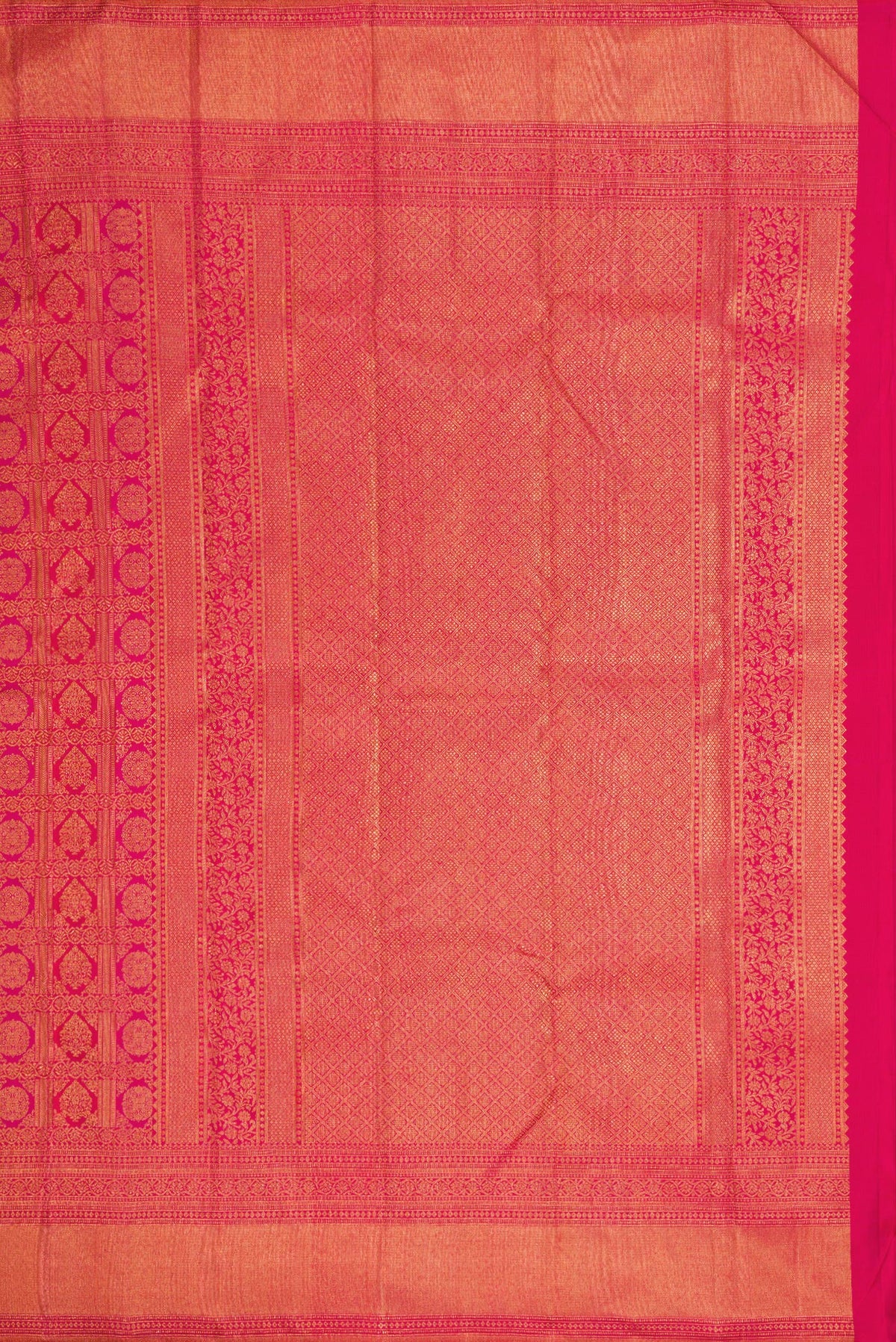 Close up image of the pallu of Dark Pink Dual Tone Kanchipuram Silk Saree with Zari Brocade on the body and Zari Border. 