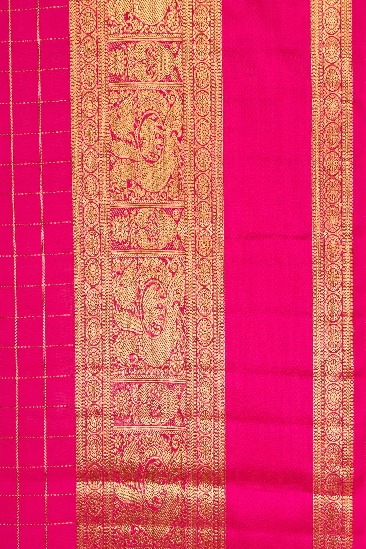 Border image of Pink Dual Tone Kanchipuram Silk Saree with Zari Butta on the body and Zari Border. 