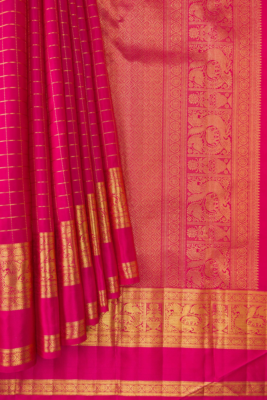 Pleats and pallu of Pink Kanchipuram Silk Saree with Checked design on the body and Zari Border. 