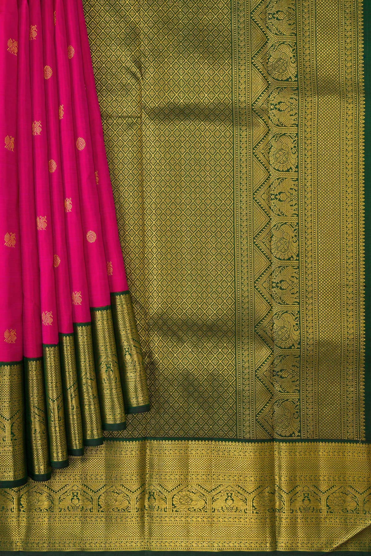 Pleats and pallu of Pink Dual Tone Kanchipuram Silk Saree with Zari Butta on the body and Zari Border. 