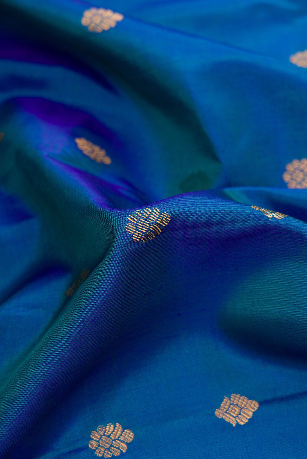 Close up of Sky Blue Dual Tone Gadwal Silk Saree with Zari Butta on the body and Zari Border.  displaying folds