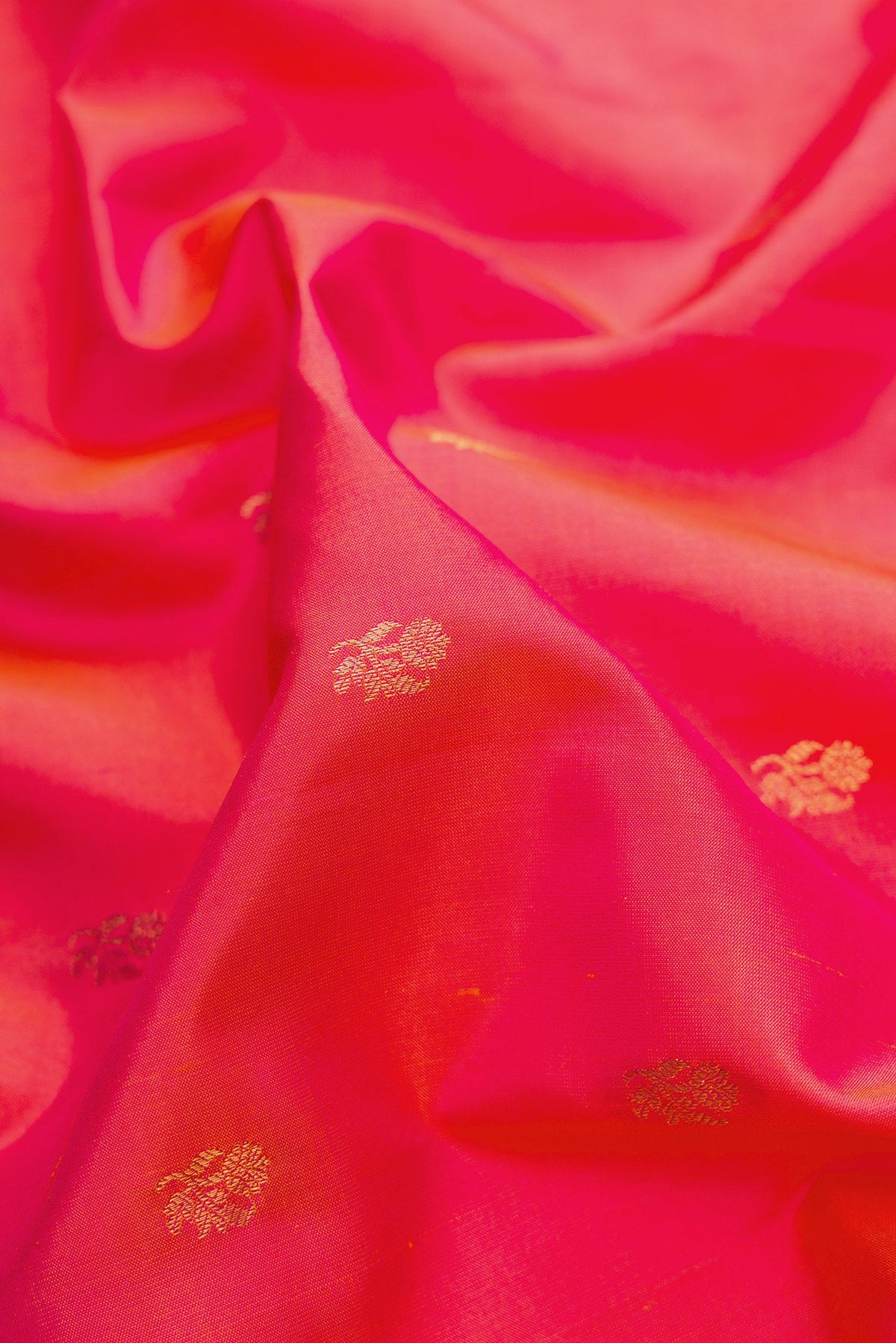 Close up of Coral Dual Tone Gadwal Silk Saree with Zari Butta on the body and Zari Border.  displaying folds