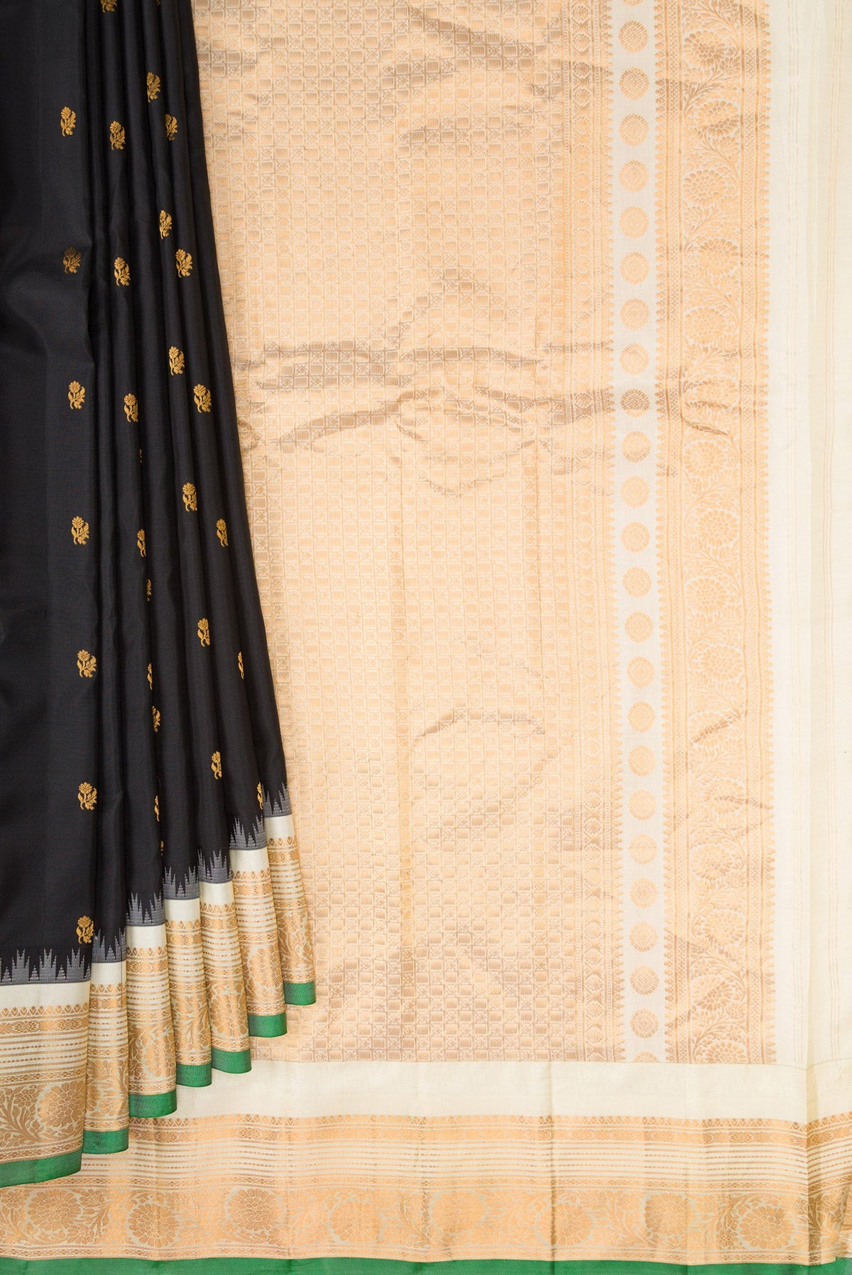 Pleats and pallu of Black Dual Tone Gadwal Silk Saree with Zari Butta on the body and Zari Border. 