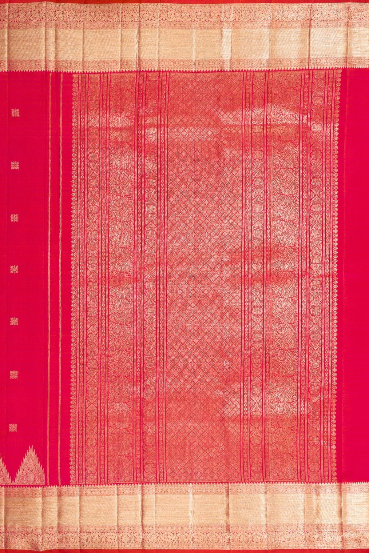 Close up image of the pallu of Coral Dual Tone Kanjivaram Silk Saree with Zari Butta on the body and Fancy Border. 
