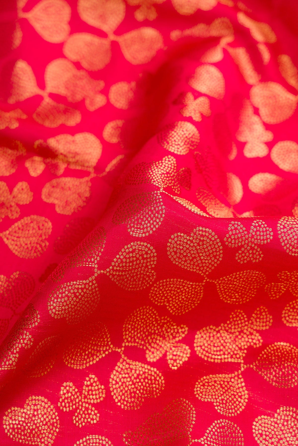 Close up of Dark Pink Dual Tone Kanchipuram Silk Saree with Zari Brocade on the body and Zari Border.  displaying folds