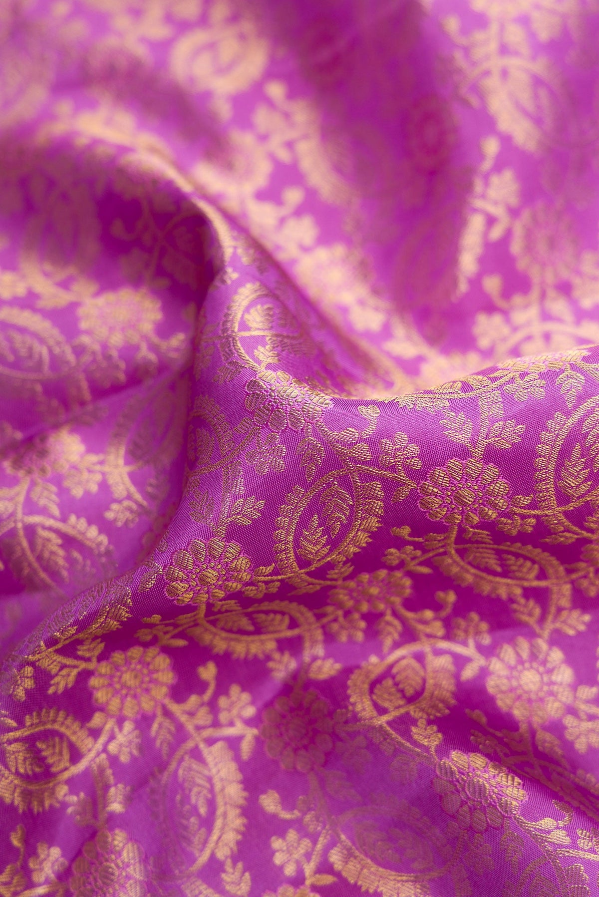 Close up of Lavender Dual Tone Kanchipuram Silk Saree with Zari Brocade on the body and Zari Border.  displaying folds
