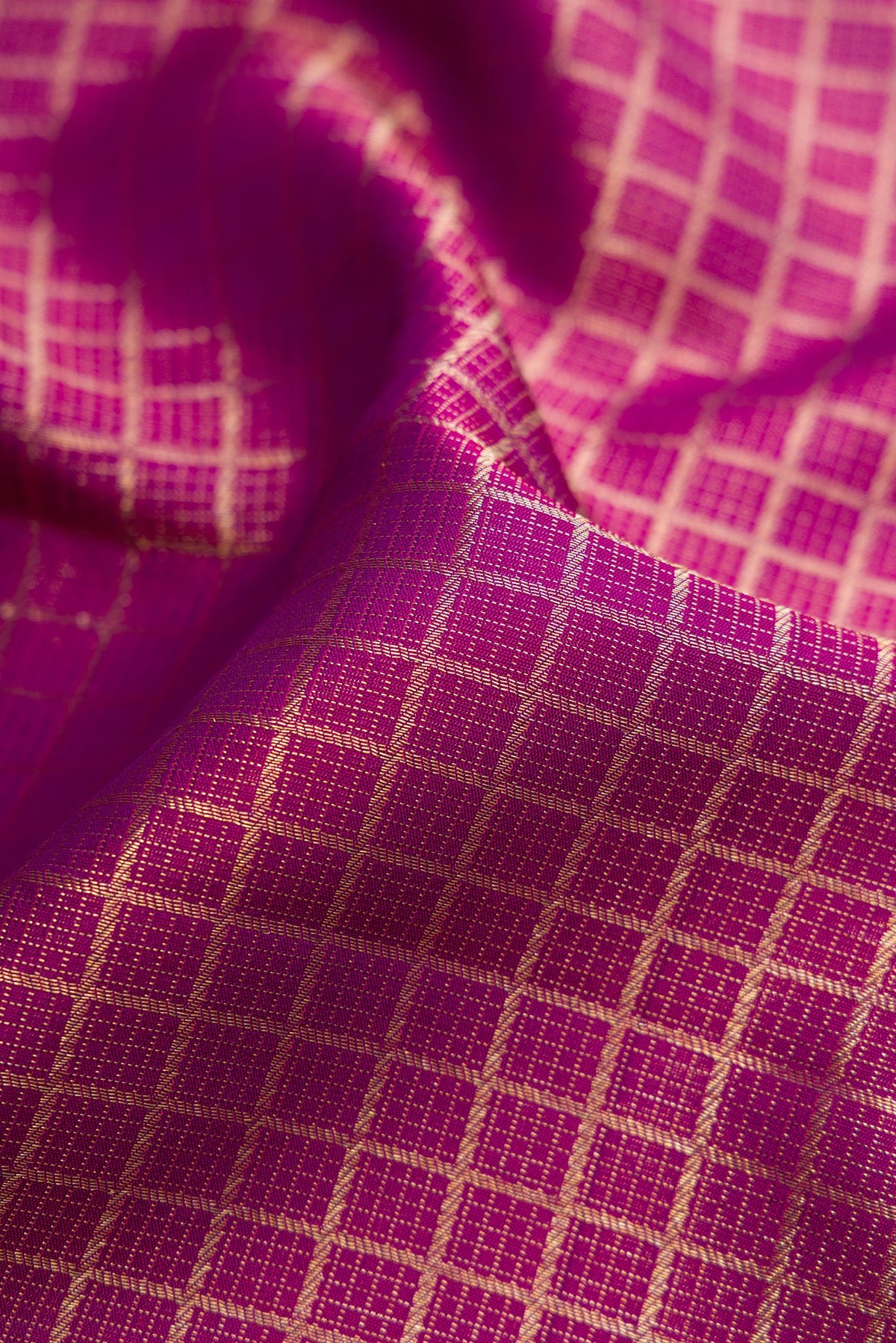 Close up of Purple Dual Tone Kanchipuram Silk Saree with Zari Brocade on the body and Zari Border.  displaying folds