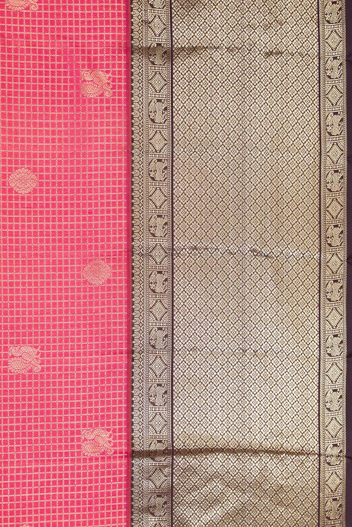Border image of Pink Dual Tone Kanchipuram Silk Saree with Checked design on the body and Zari Border. 