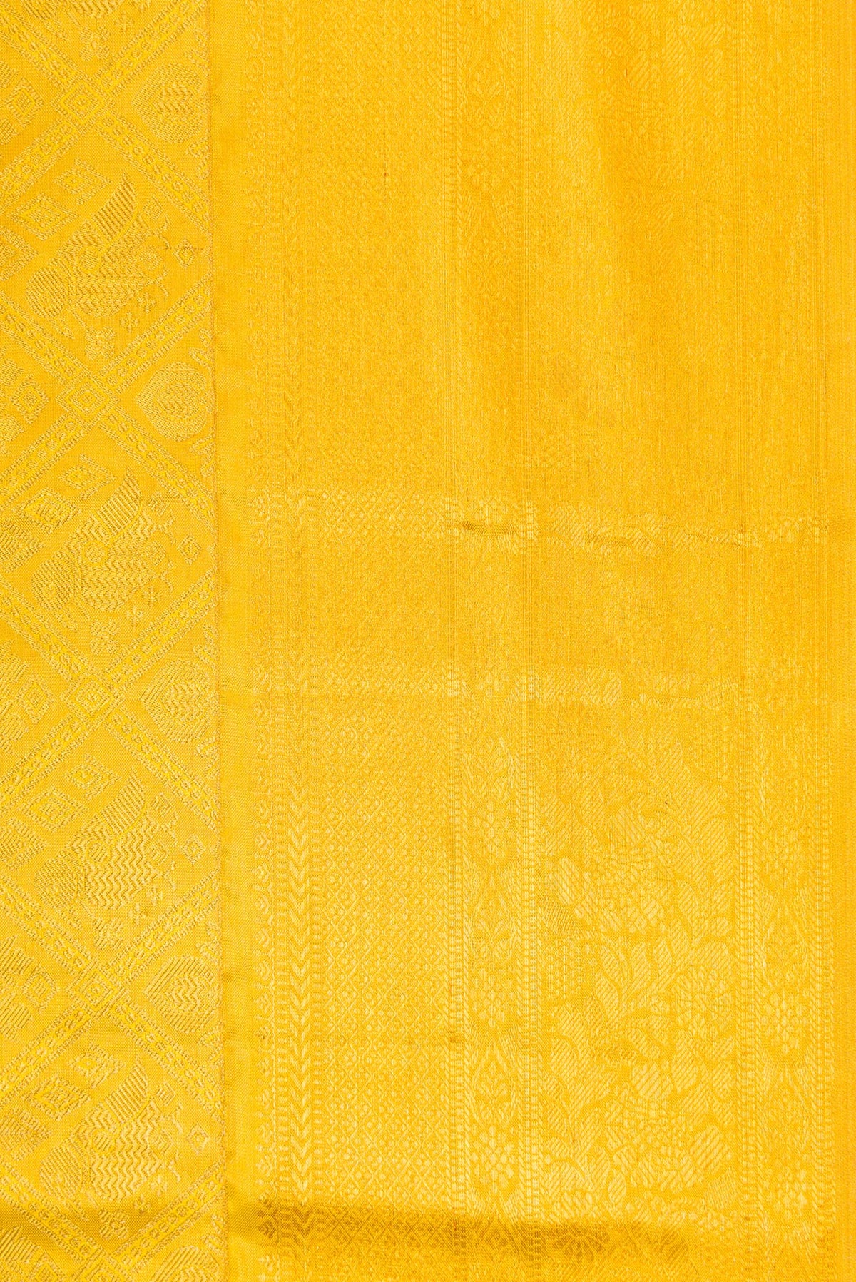 Border image of Gold Dual Tone Kanchipuram Tissue Silk Saree with Zari Brocade on the body and Zari Border. 