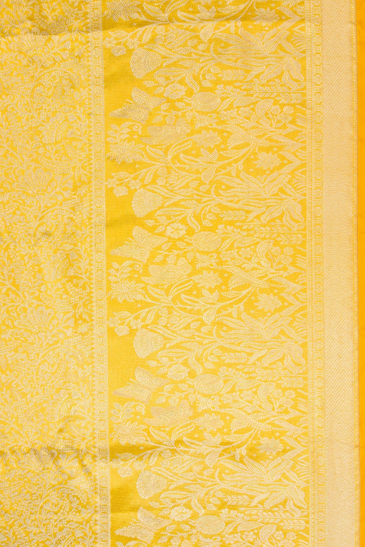 Border image of Gold Dual Tone Kanjivaram Tissue Silk Saree with Zari Brocade on the body and Zari Border. 