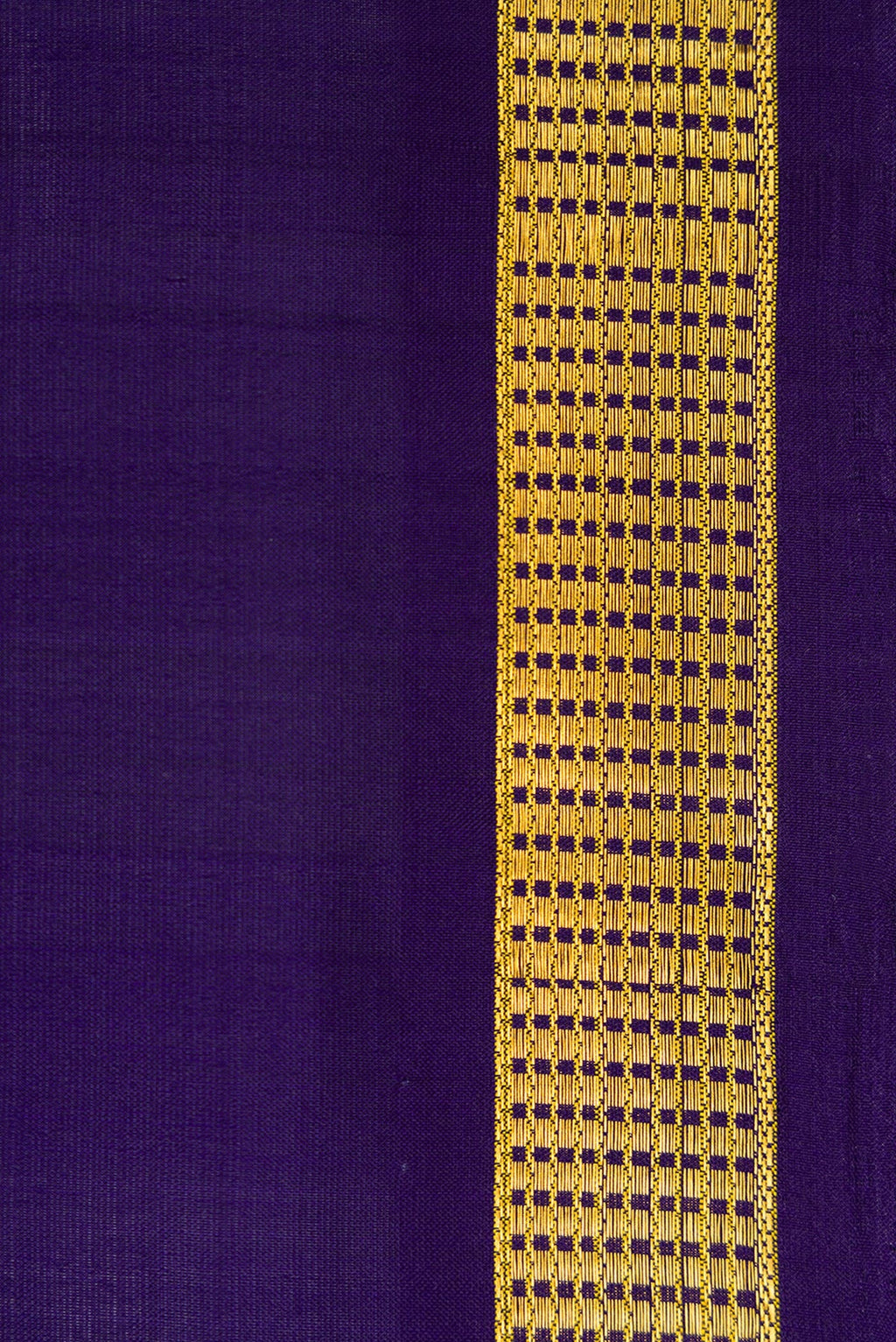 Border image of Navy Blue Dual Tone Kanchipuram Silk Nine Yards Saree with Plain Body and Zari Border. 