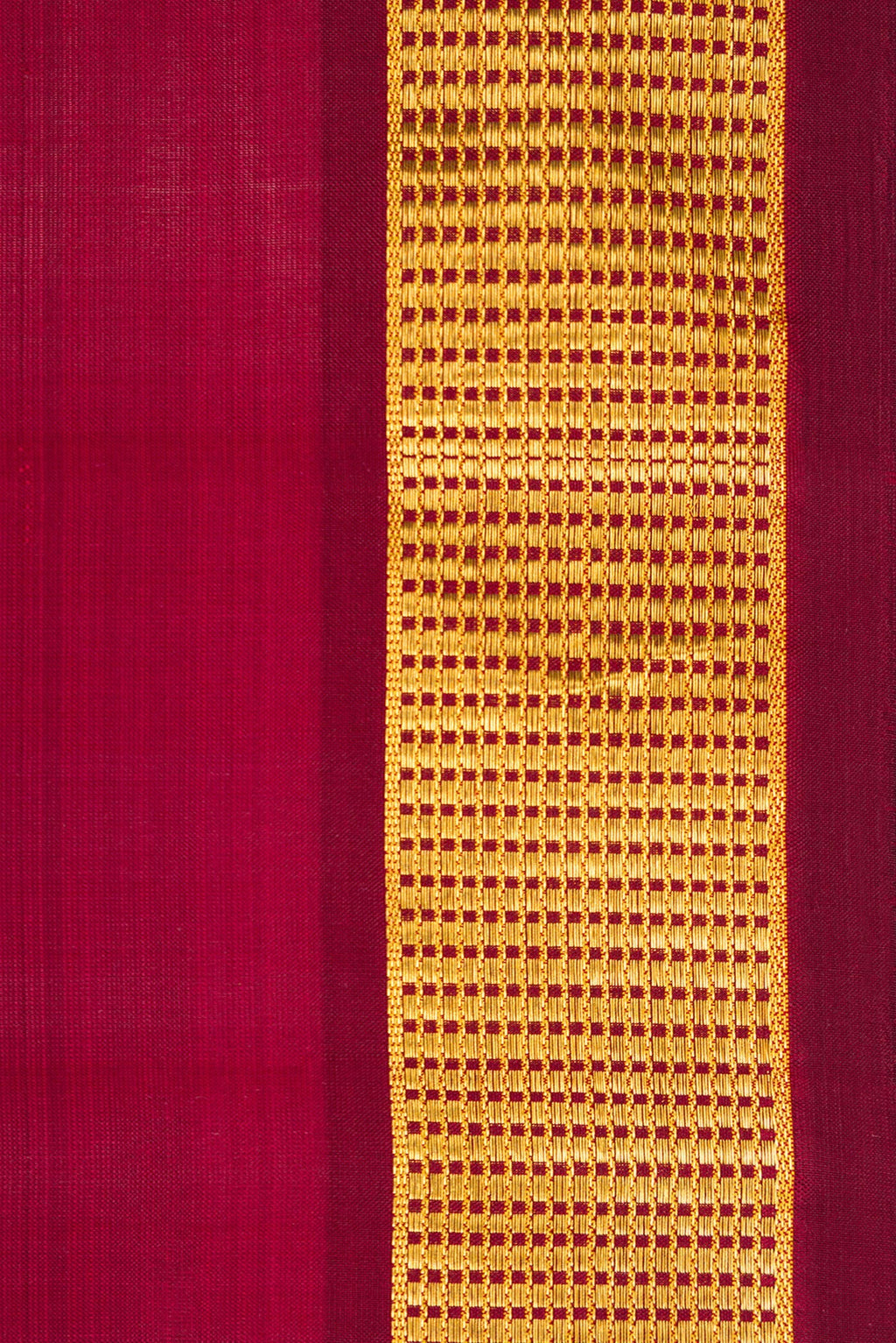 Border image of Maroon Dual Tone Kanjivaram Silk Nine Yards Saree with Plain Body and Zari Border. 