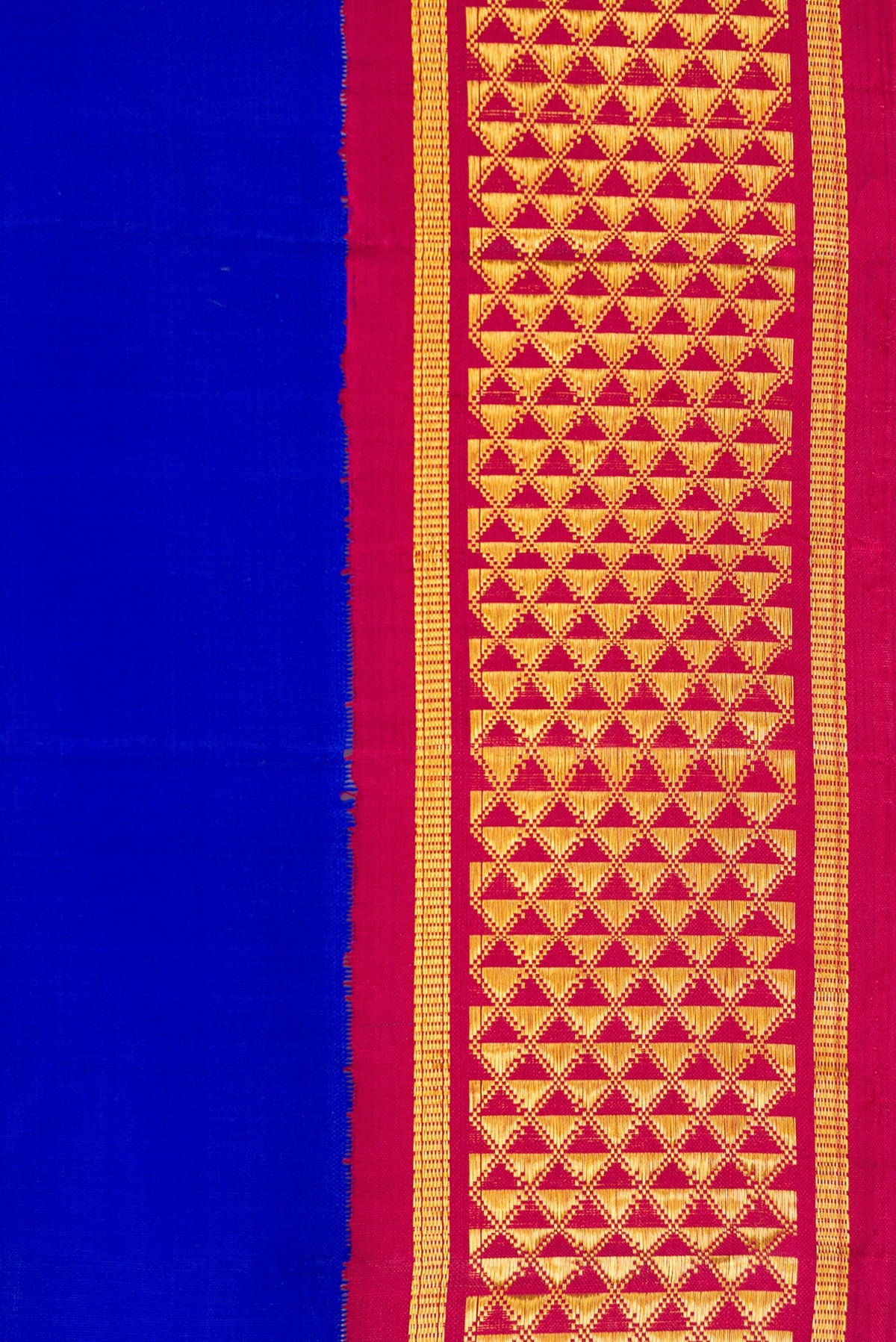 Border image of Pure Silk Pure Zari Royal Blue Dual Tone Kanchipuram Nine Yards Saree with Plain Body and Zari Border. 