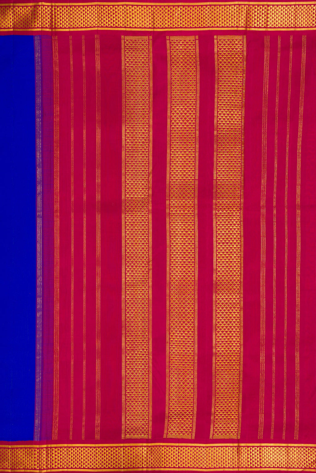 Close up image of the pallu of Pure Silk Pure Zari Royal Blue Dual Tone Kanchipuram Nine Yards Saree with Plain Body and Zari Border. 