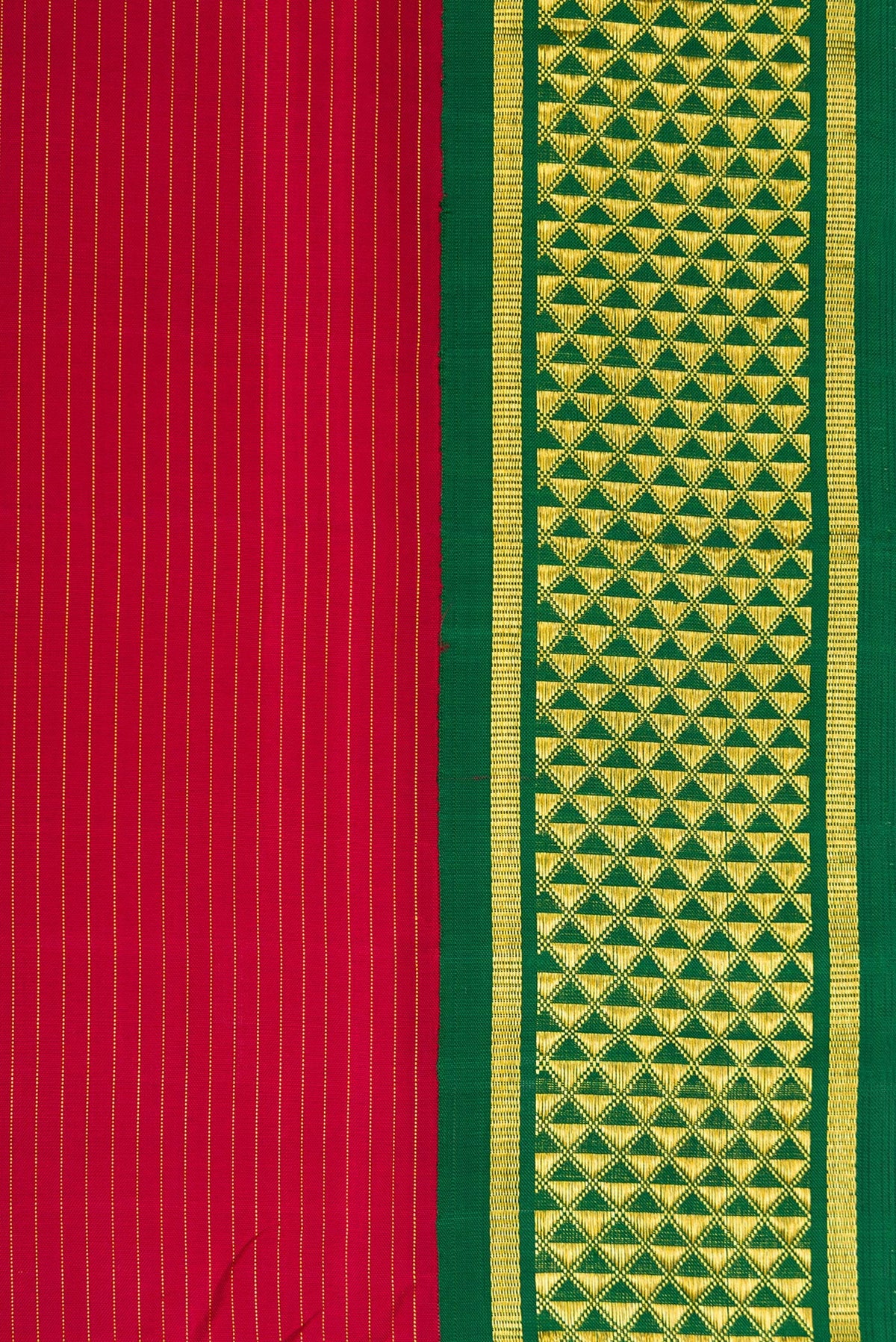 Border image of Pure Silk Pure Zari Maroon Dual Tone Kanchipuram Nine Yards Saree with Plain Body and Zari Border. 