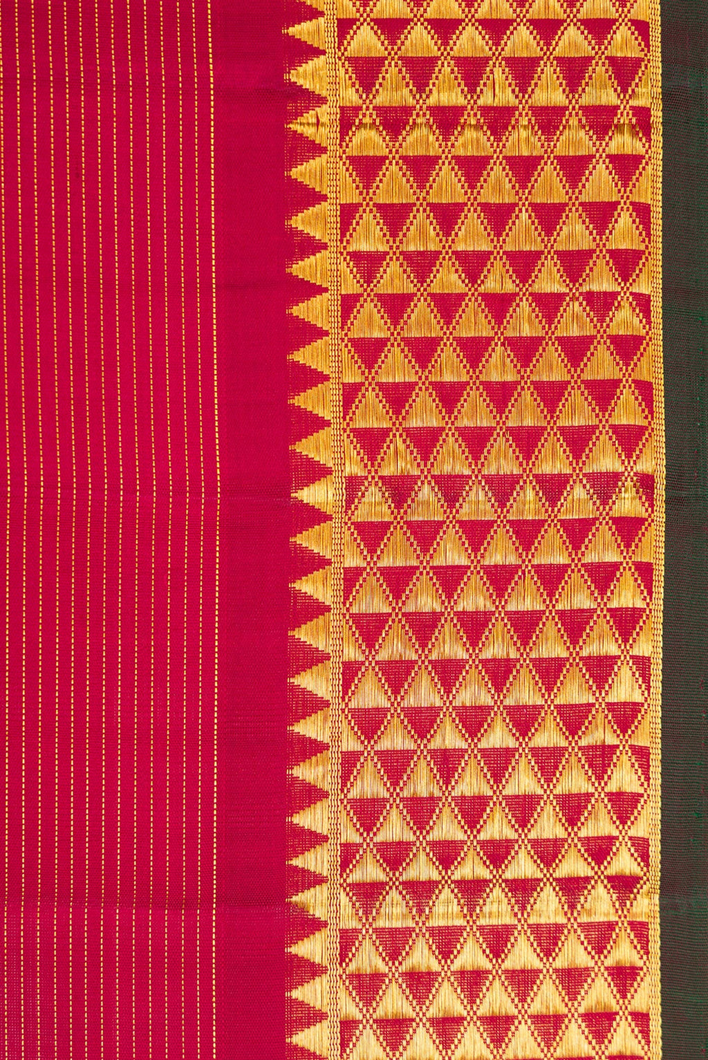 Border image of Pure Silk Pure Zari Maroon Dual Tone Kanchipuram Nine Yards Saree with Stripes on the body and Zari Border. 