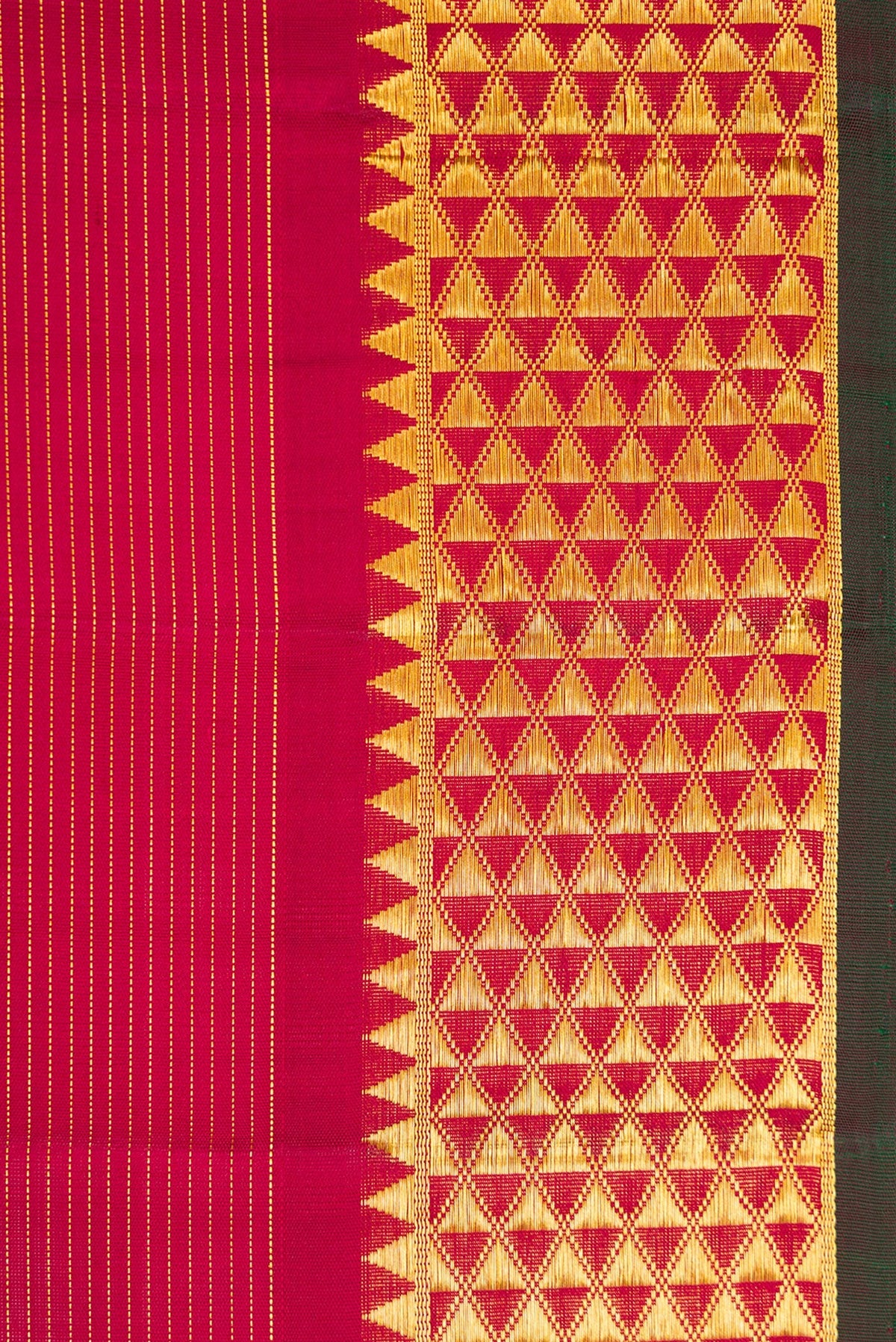 Border image of Pure Silk Pure Zari Maroon Dual Tone Kanchipuram Nine Yards Saree with Stripes on the body and Zari Border. 