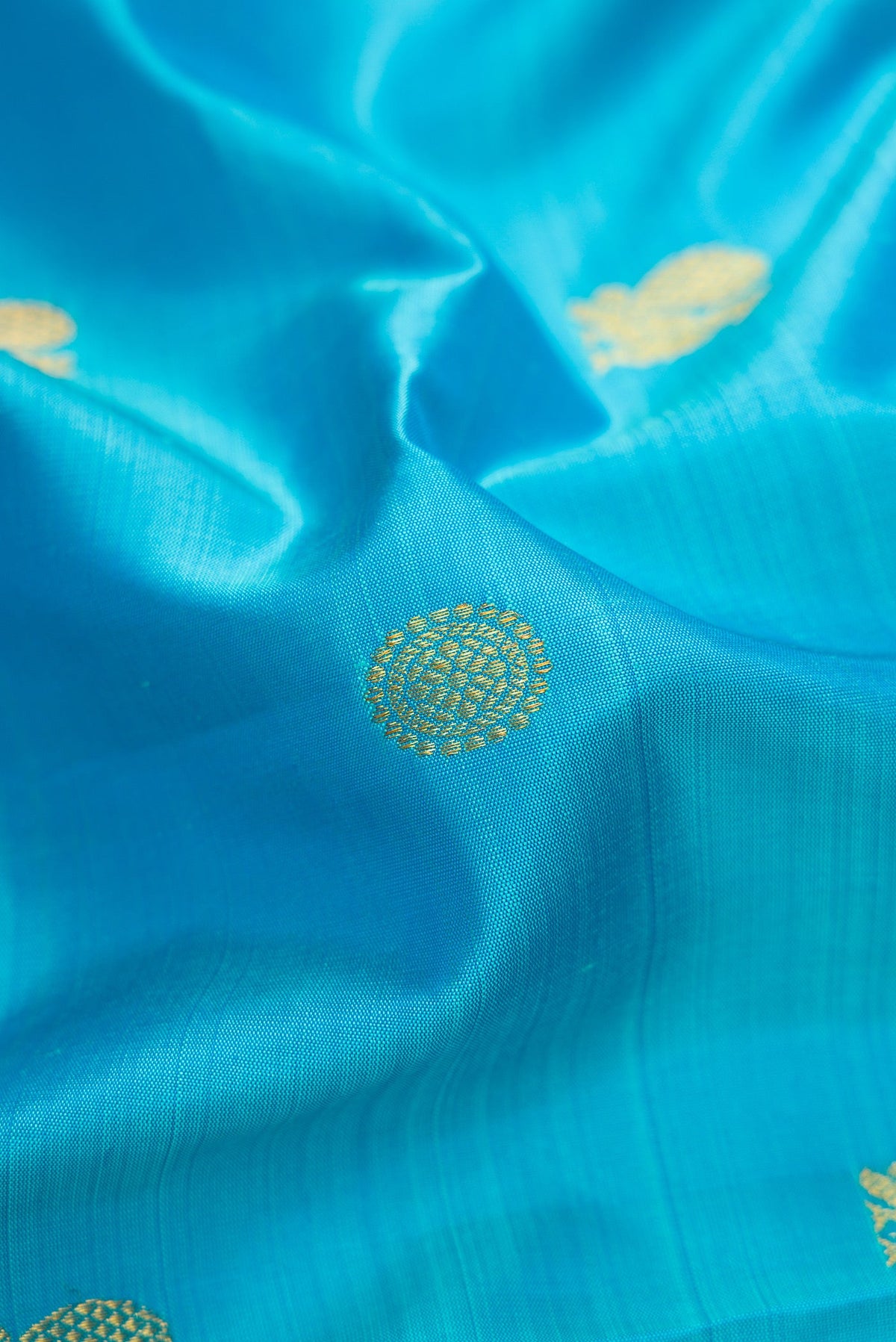 Close up of Pure Silk Pure Zari Sky Blue Dual Tone Kanchipuram Nine Yards Saree with Zari Butta on the body and Zari Border.  displaying folds