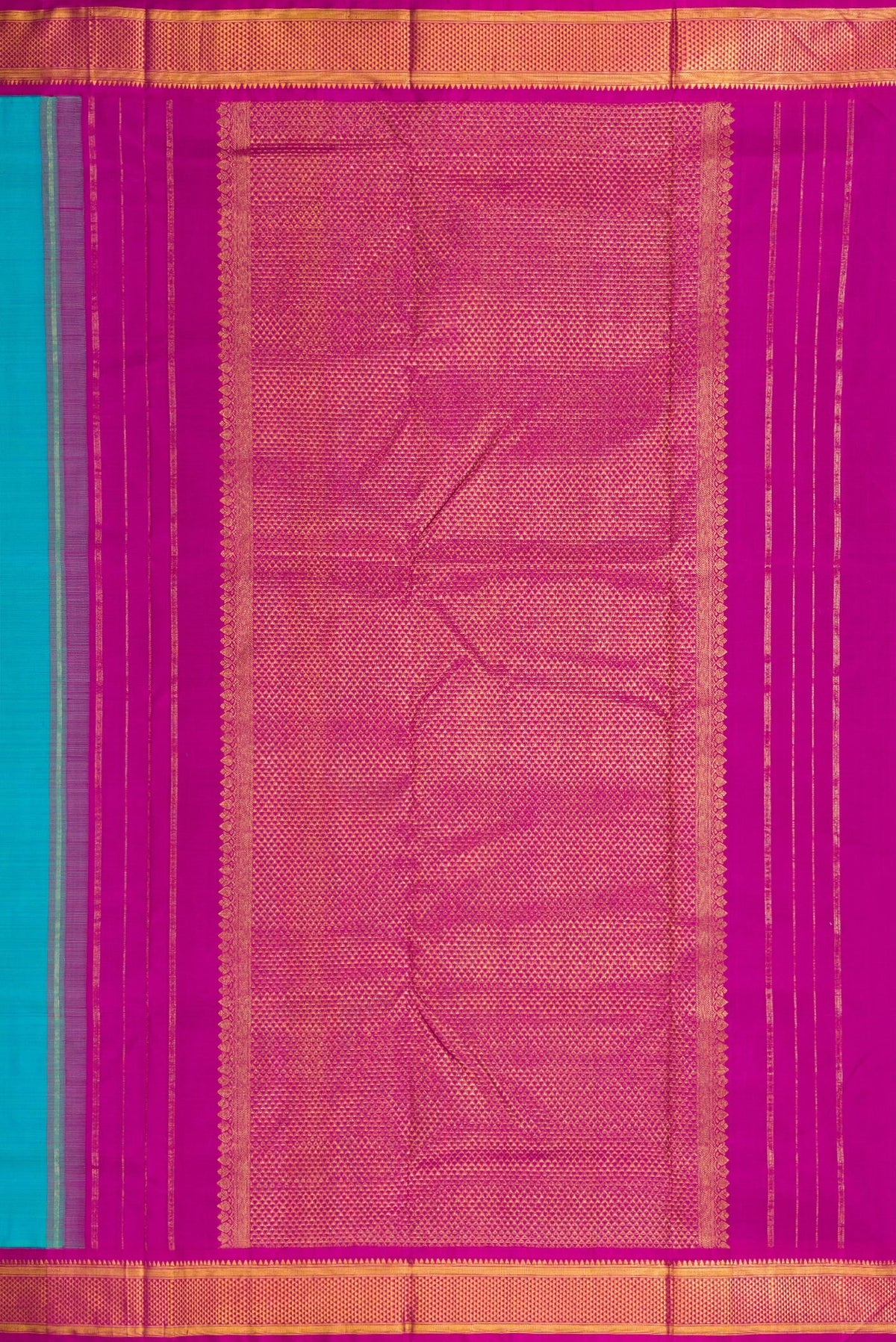 Close up image of the pallu of Pure Silk Pure Zari Sky Blue Dual Tone Kanchipuram Nine Yards Saree with Plain Body and Zari Border. 