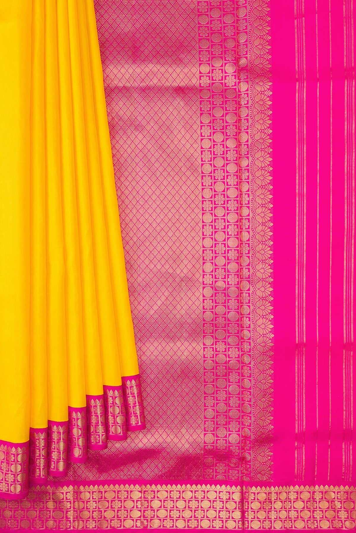 Pleats and pallu of Pure Silk Pure Zari Yellow Dual Tone Kanchipuram Nine Yards Saree with Plain Body and Ganga Jamuna Border. 