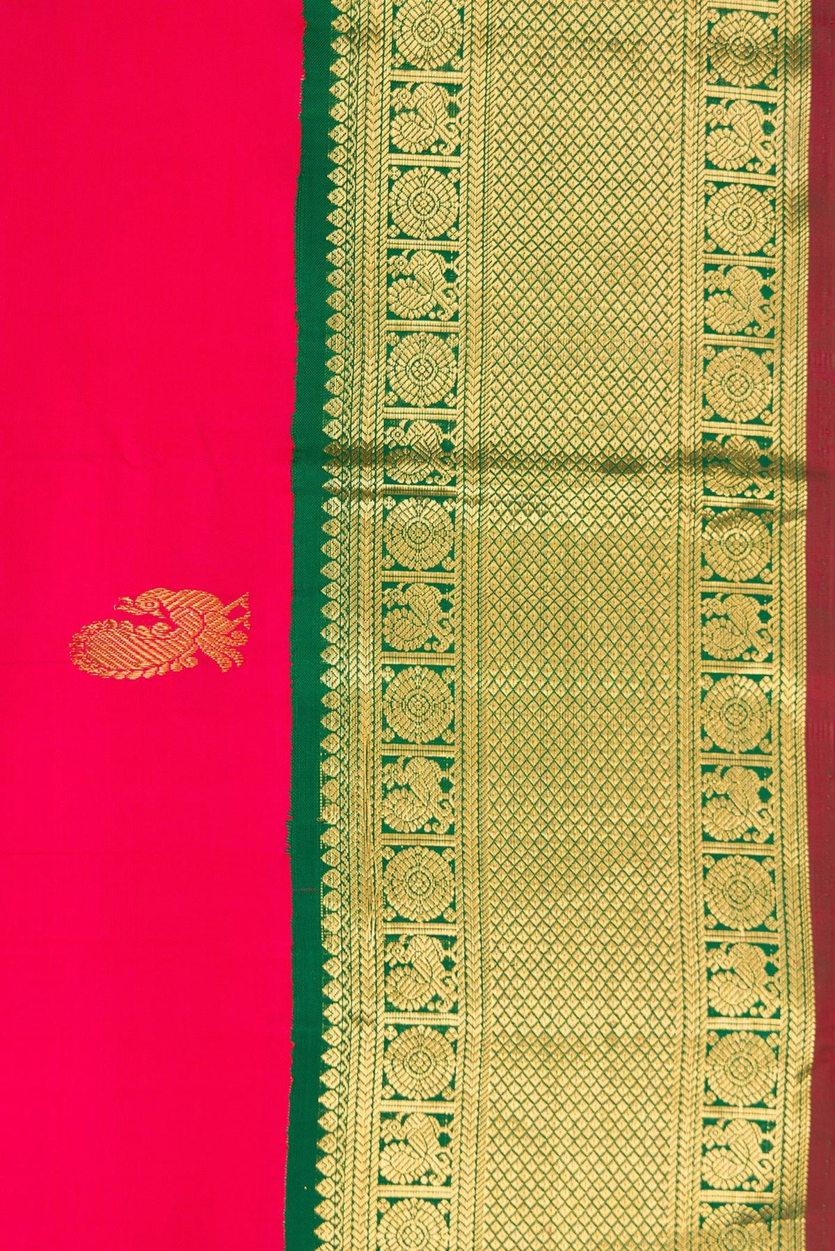 Border image of Pure Silk Pure Zari Dark Pink Dual Tone Kanchipuram Nine Yards Saree with Zari Butta on the body and Zari Border. 