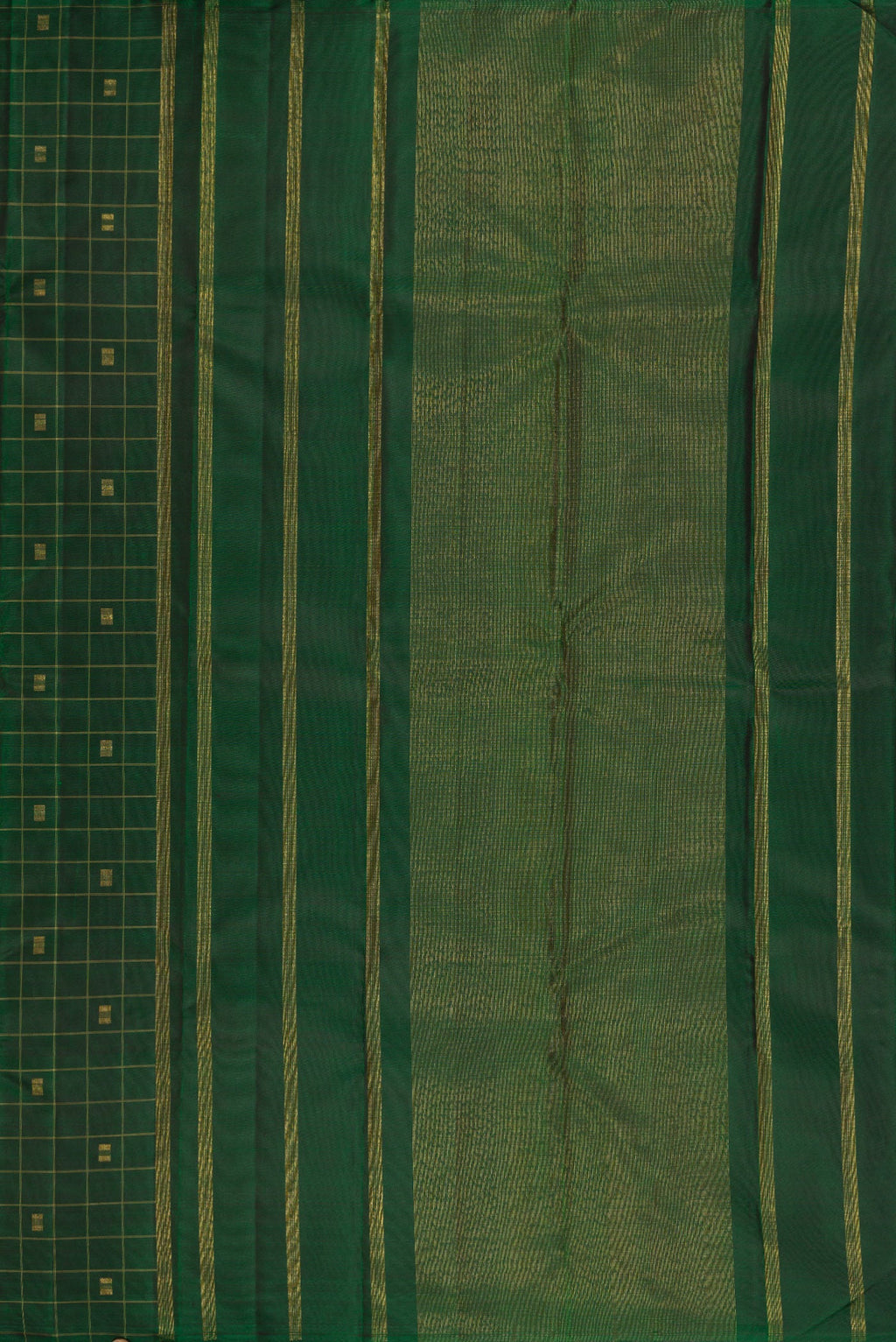 Close up image of the pallu of Pure Silk Pure Zari Green Dual Tone Kanjivaram Saree with Checked design on the body and Without Border. 