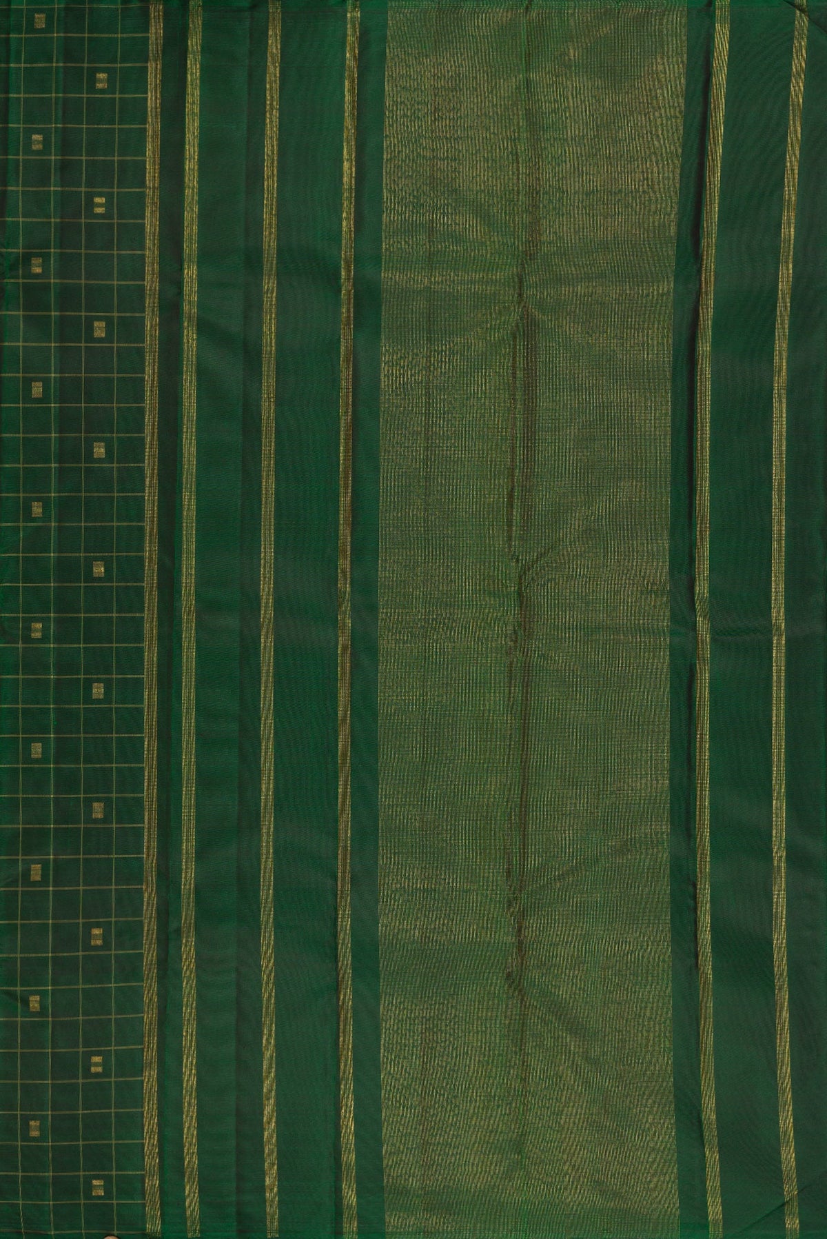 Close up image of the pallu of Pure Silk Pure Zari Green Dual Tone Kanjivaram Saree with Checked design on the body and Without Border. 
