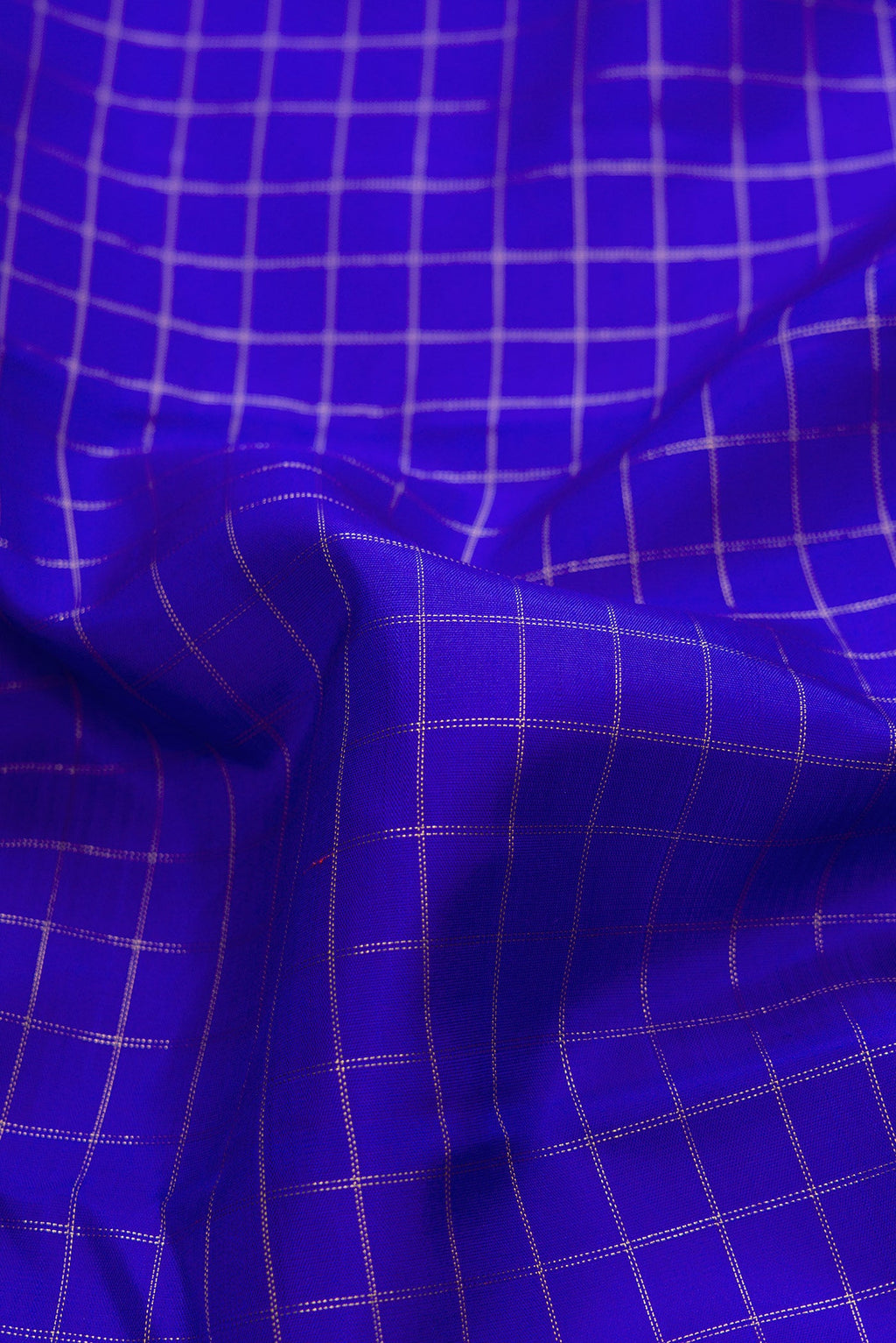 Close up of Pure Silk Pure Zari Royal Blue Dual Tone Kanchipuram Saree with Checked design on the body and Without Border.  displaying folds