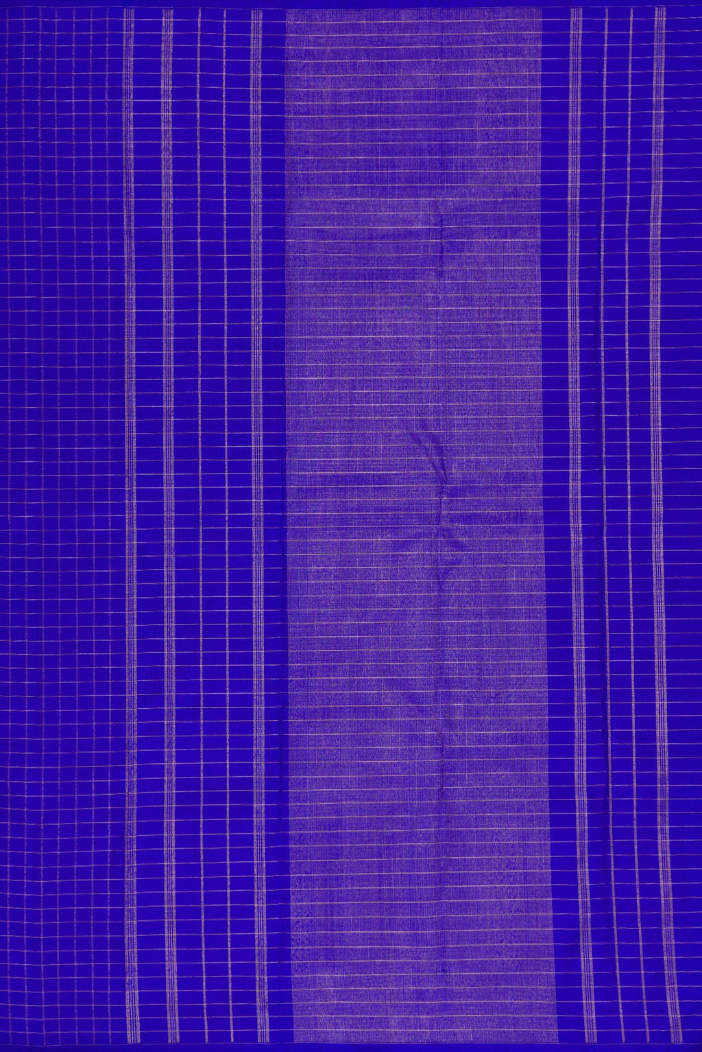 Close up image of the pallu of Pure Silk Pure Zari Royal Blue Dual Tone Kanchipuram Saree with Checked design on the body and Without Border. 