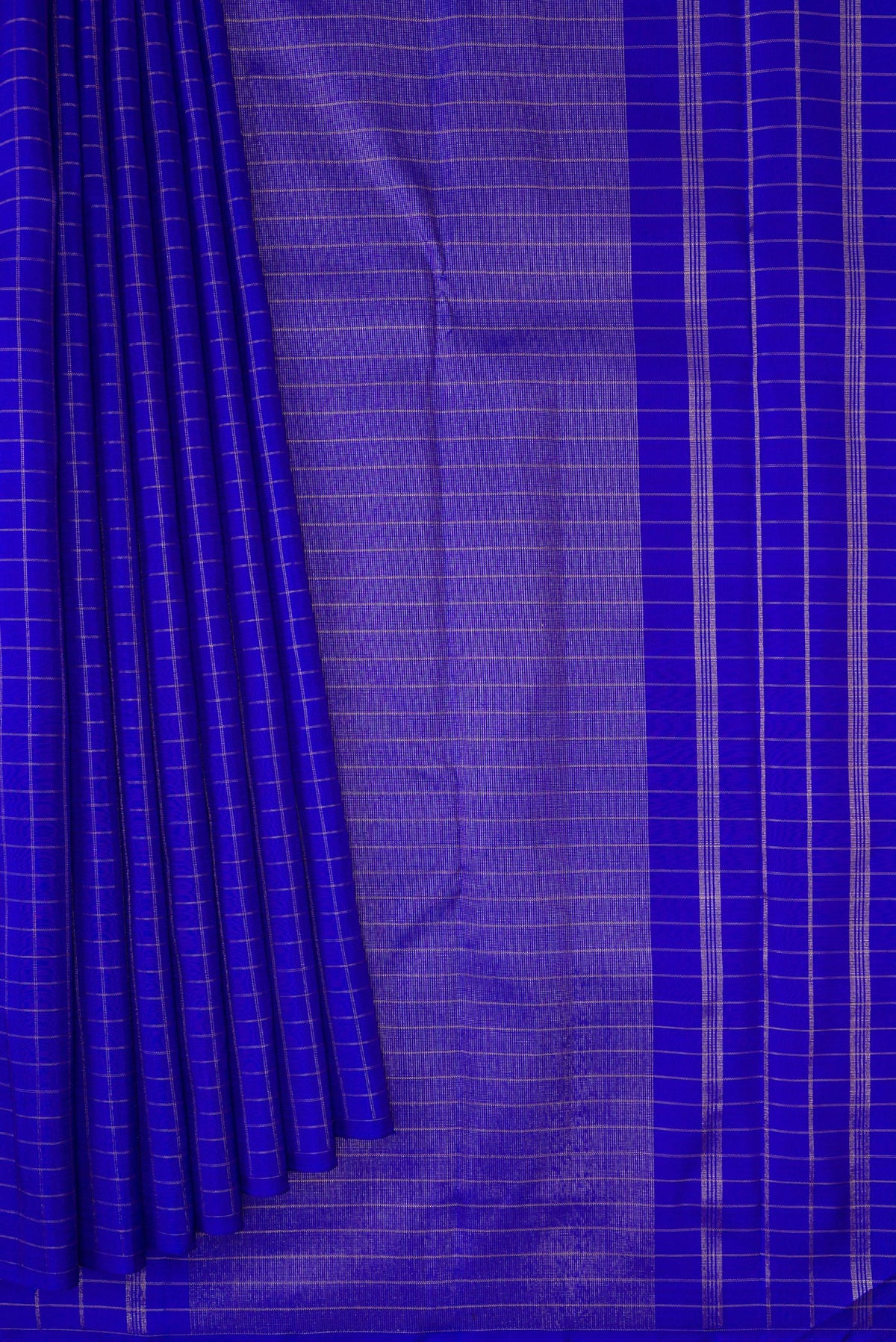 Pleats and pallu of Pure Silk Pure Zari Royal Blue Dual Tone Kanchipuram Saree with Checked design on the body and Without Border. 