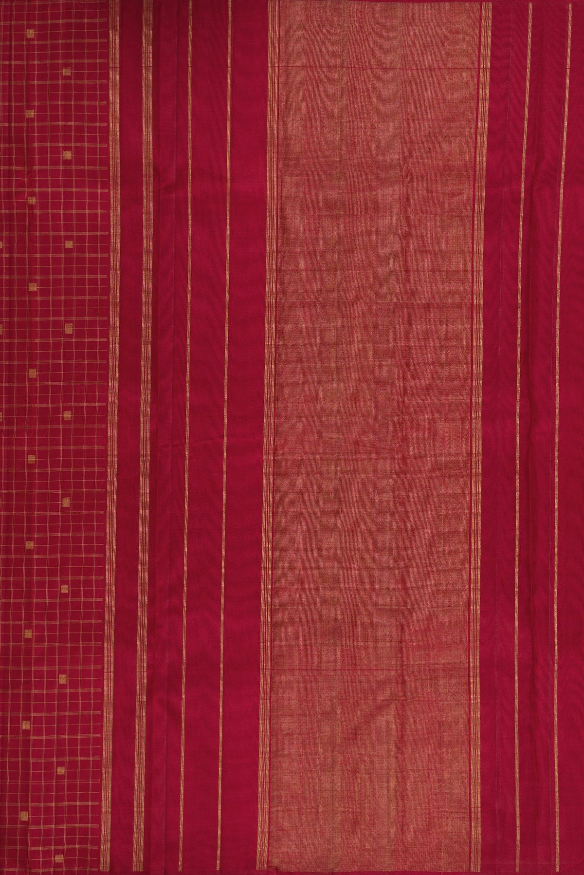 Close up image of the pallu of Pure Silk Pure Zari Maroon Dual Tone Kanchipuram Saree with Checked design on the body and Without Border. 