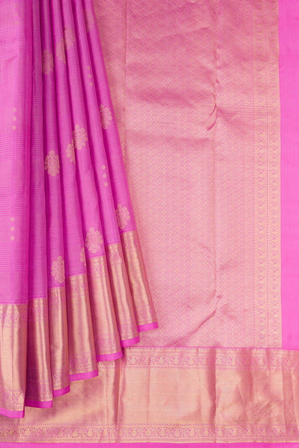 Pleats and pallu of Lavender Dual Tone Kanjivaram Silk Saree with Zari Butta on the body and Zari Border. 
